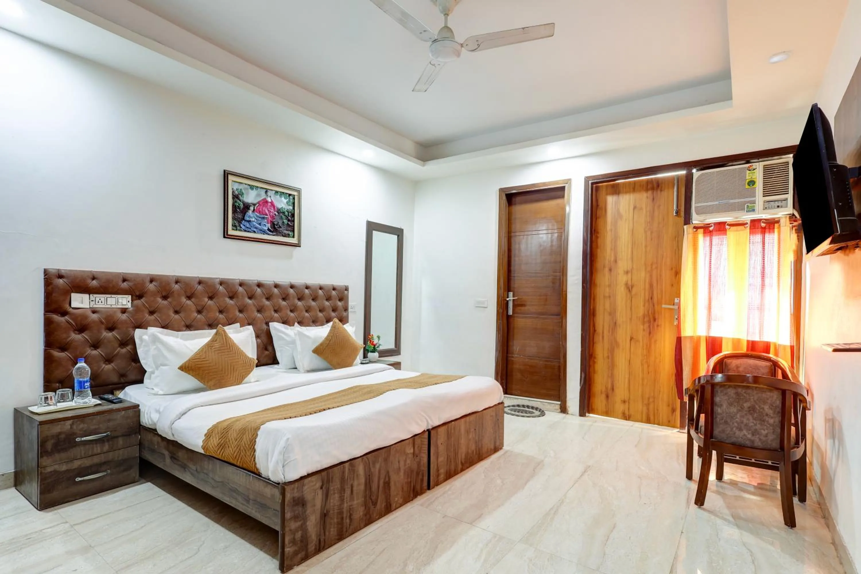 Bed in Mauryan Elite Hotel Qutab Minar Metro Station
