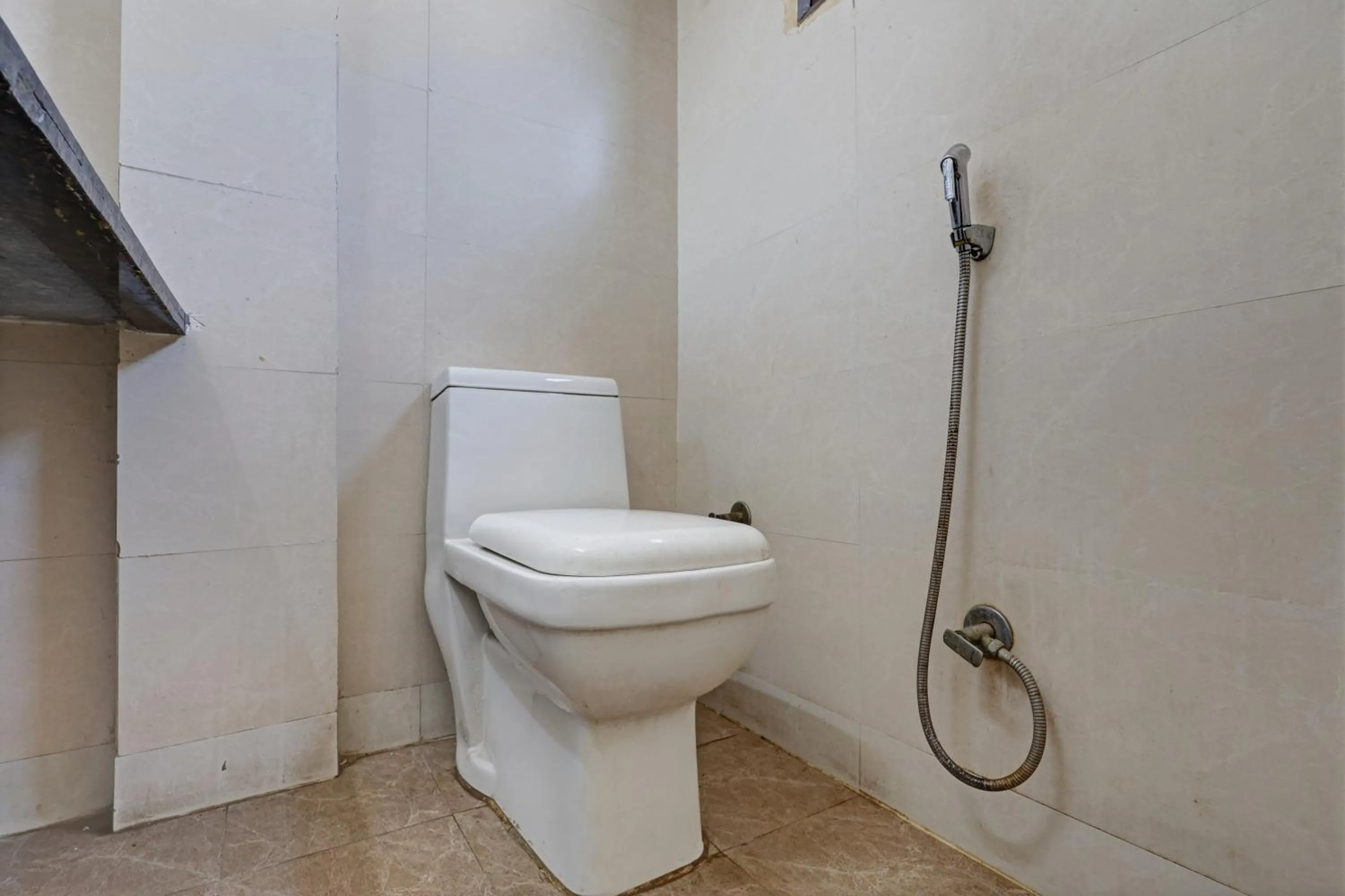 Shower in Mauryan Elite Hotel Qutab Minar Metro Station
