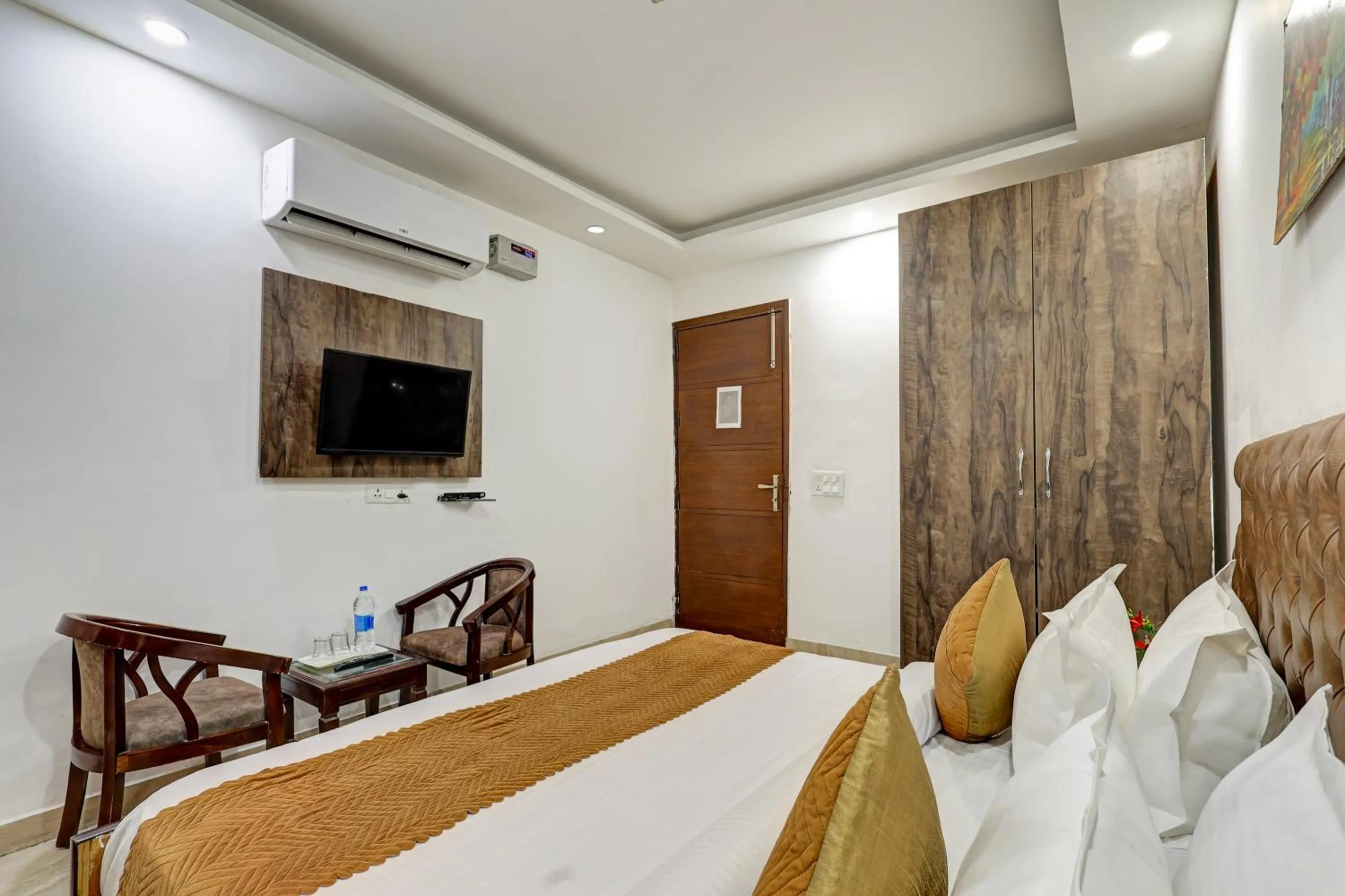 Bed in Mauryan Elite Hotel Qutab Minar Metro Station