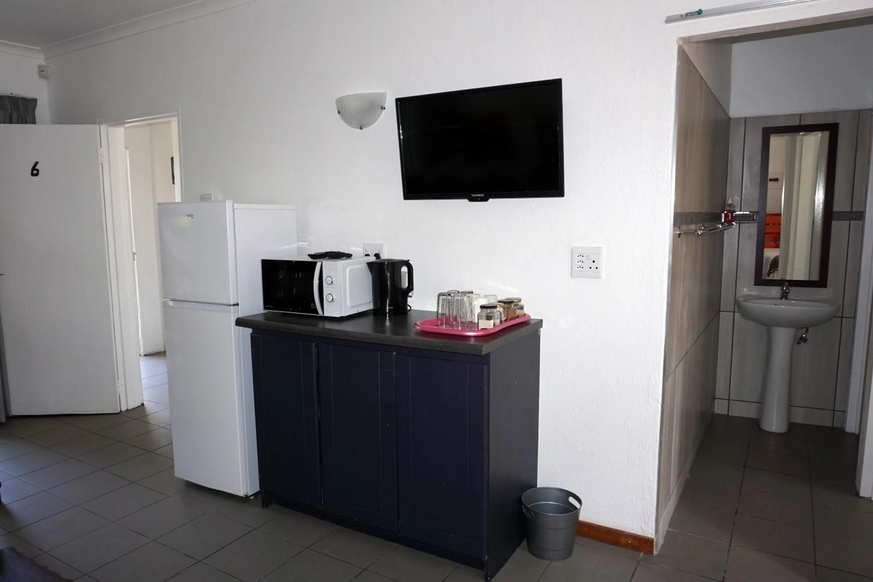 TV and multimedia in Sheba Rock Guesthouse