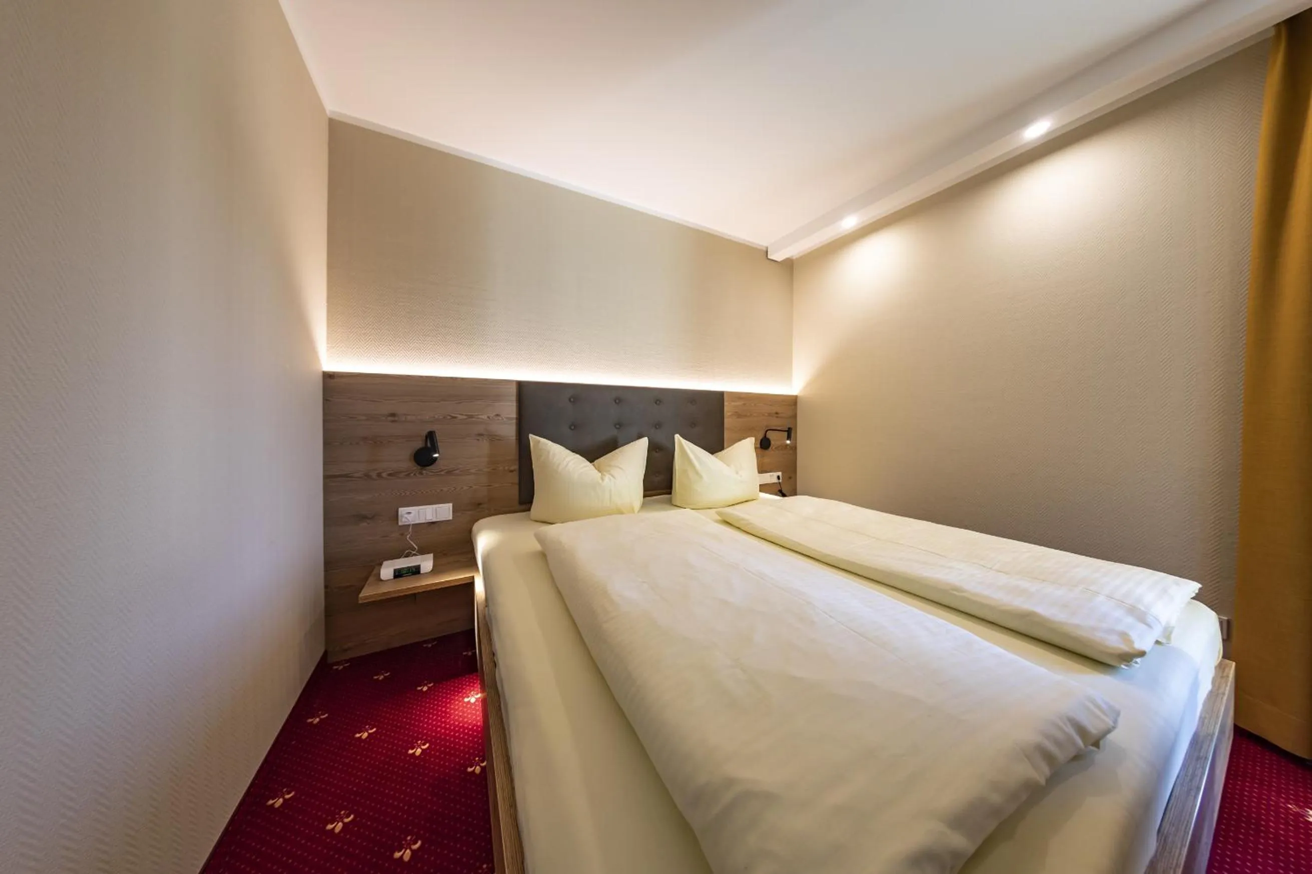 Photo of the whole room, Bed in Hotel Zur Schmiede