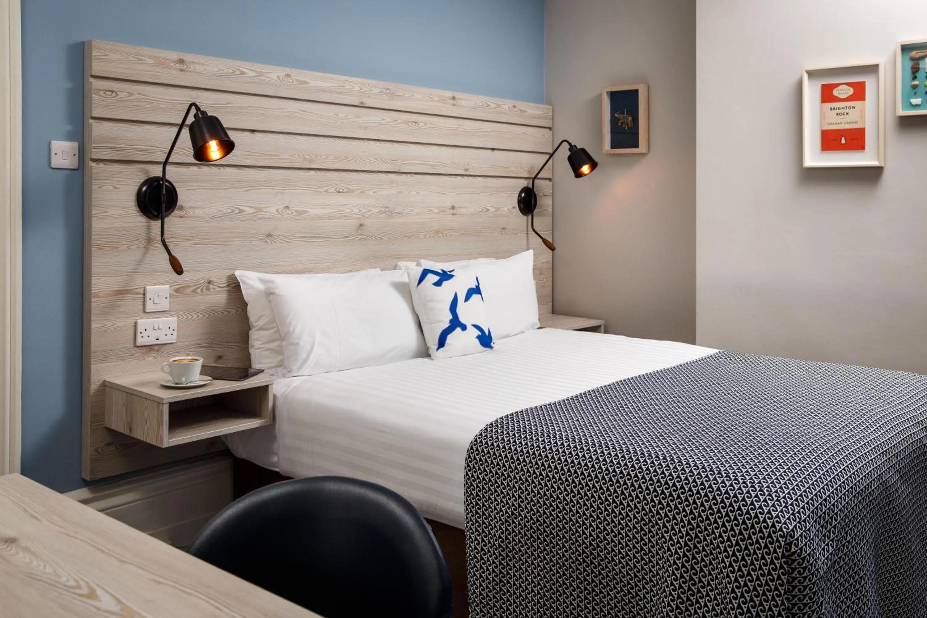 Bed in Mercure Brighton Seafront Hotel