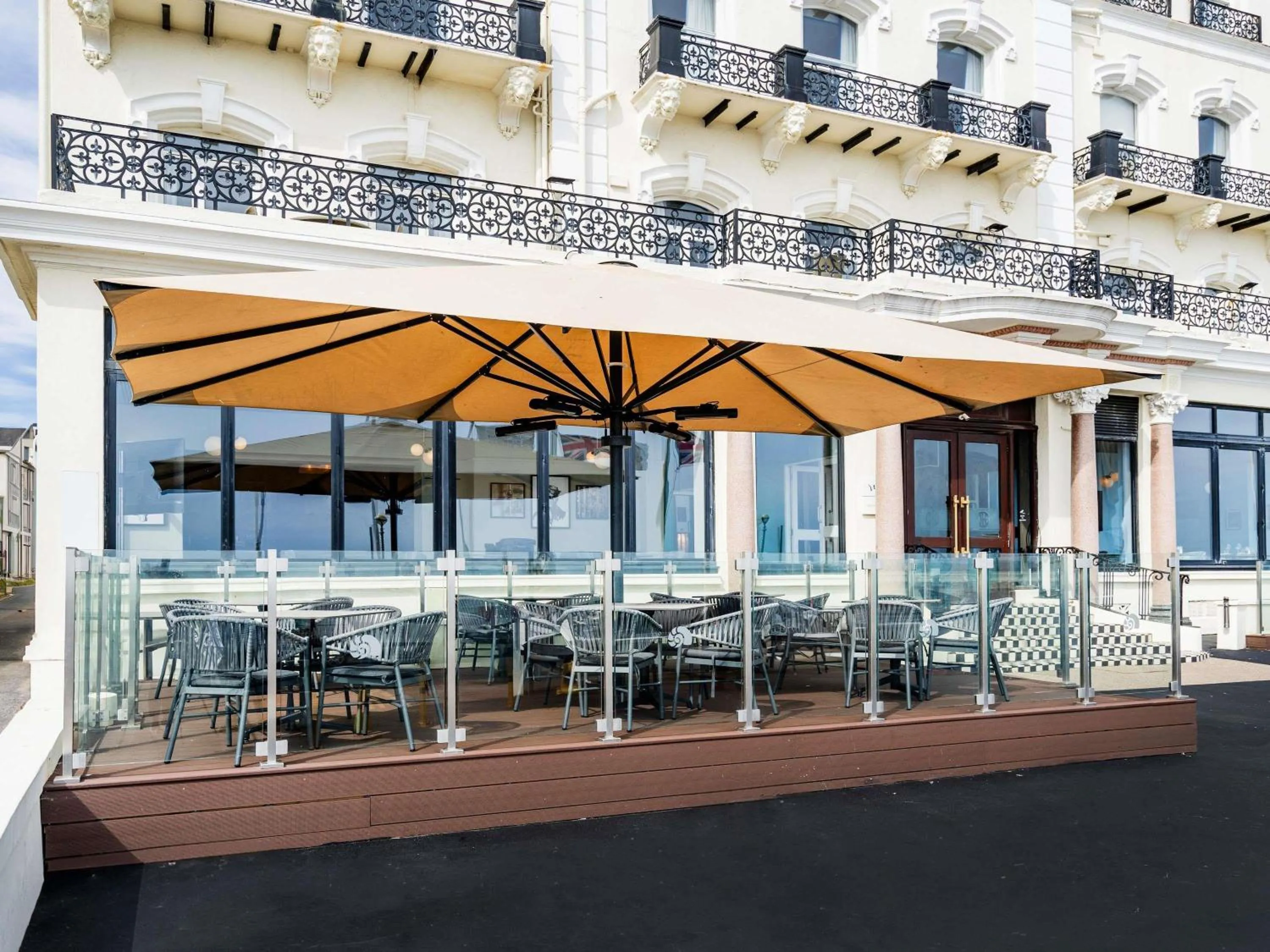Restaurant/places to eat in Mercure Brighton Seafront Hotel