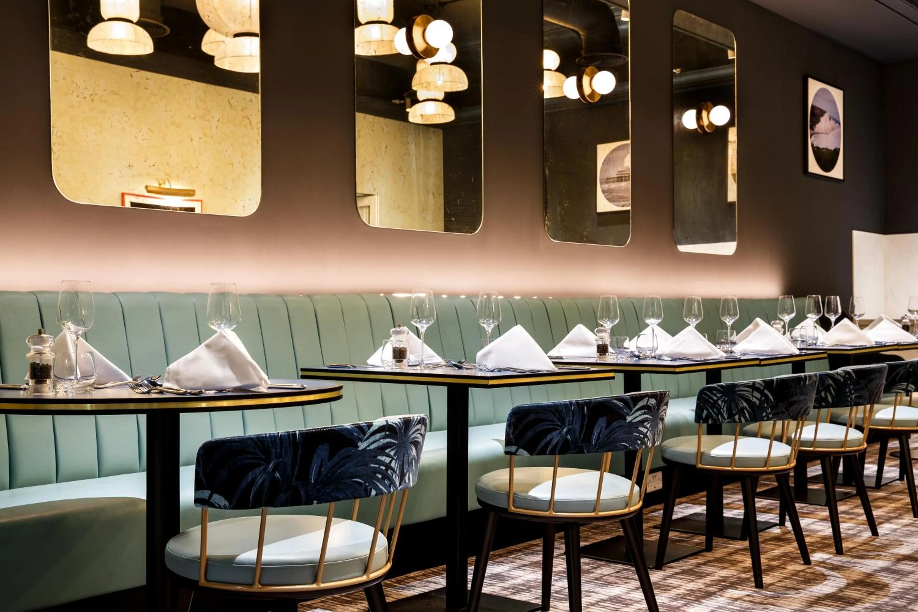 Restaurant/places to eat in Mercure Brighton Seafront Hotel