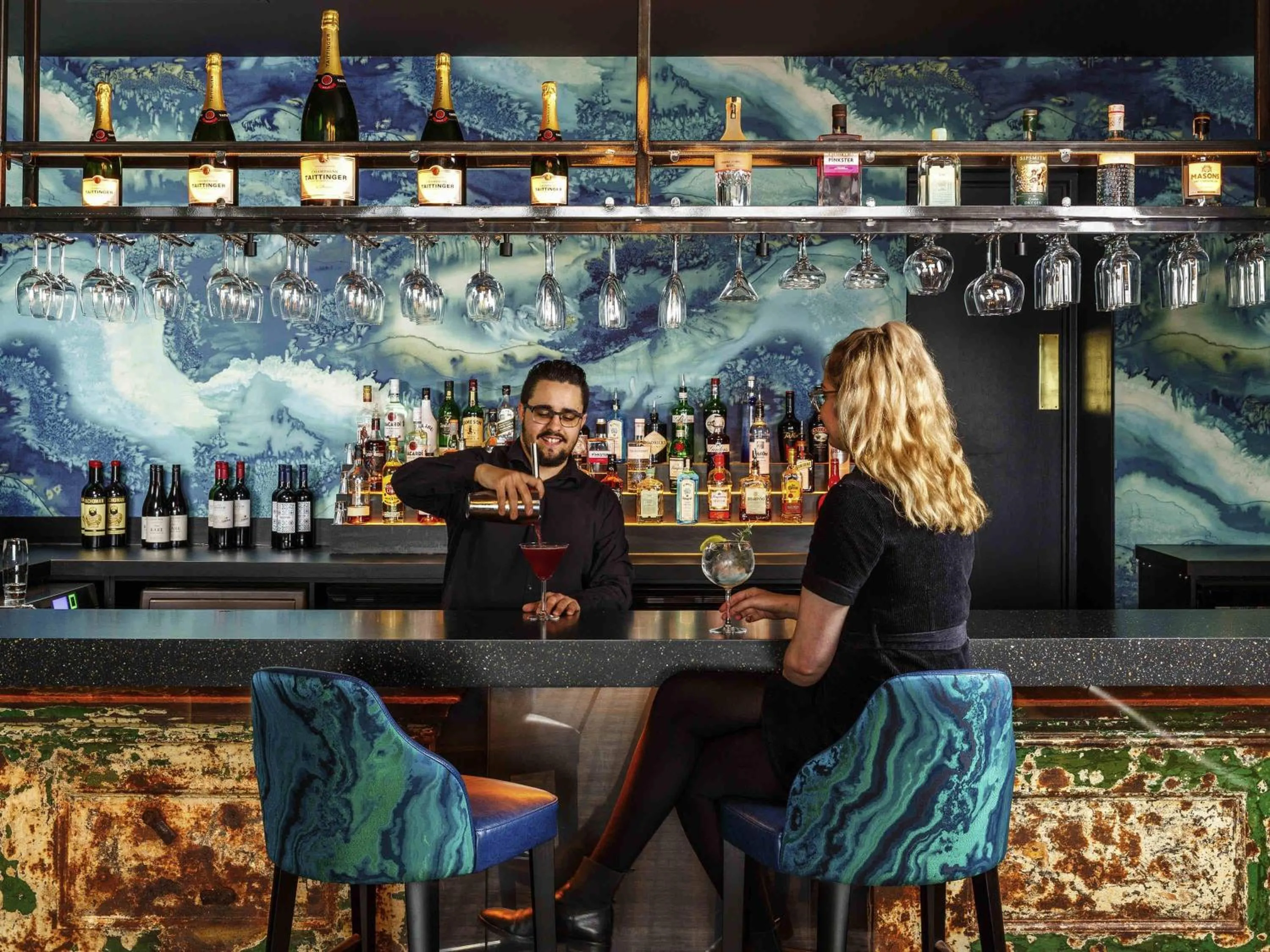 Lounge or bar in Mercure Brighton Seafront Hotel