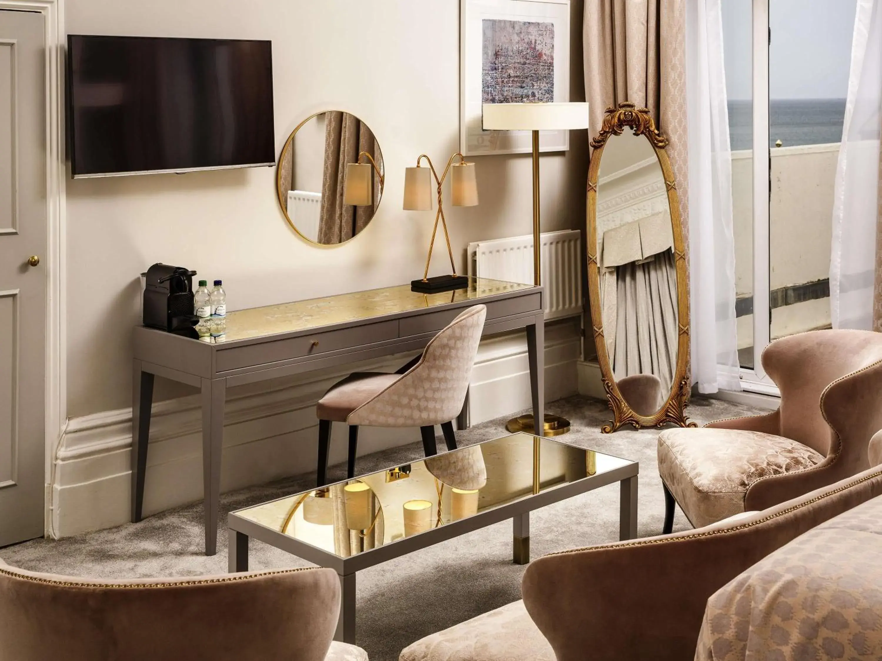 Bedroom in Mercure Brighton Seafront Hotel Bedroom in Mercure Brighton Seafront Hotel