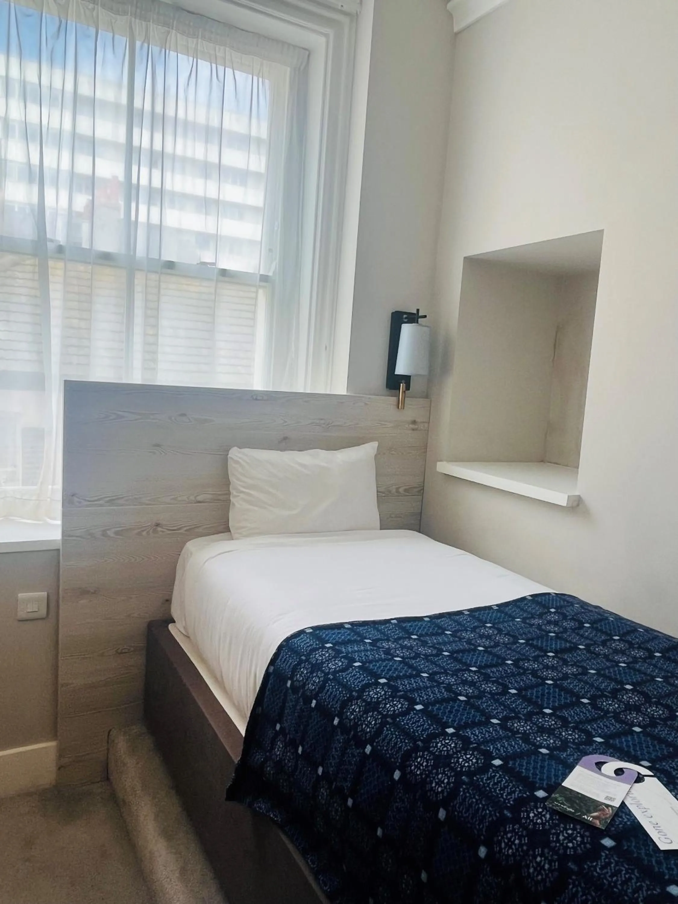 Bed in Mercure Brighton Seafront Hotel