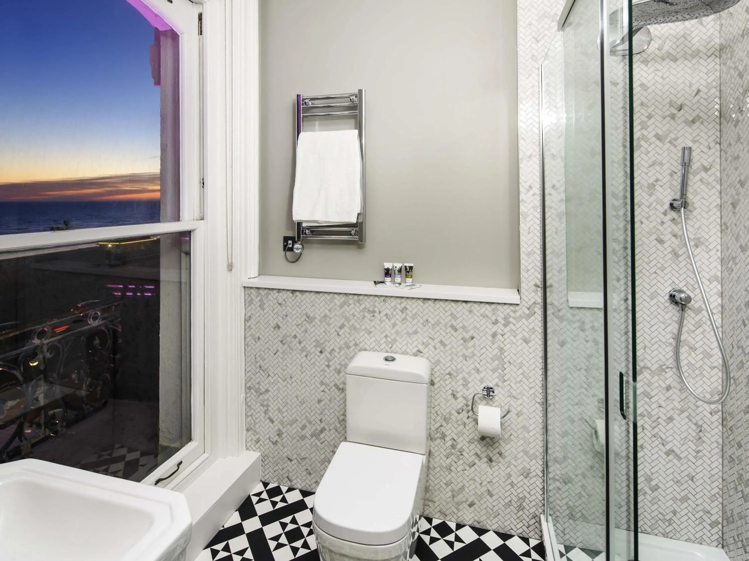 Bedroom in Mercure Brighton Seafront Hotel Bedroom in Mercure Brighton Seafront Hotel