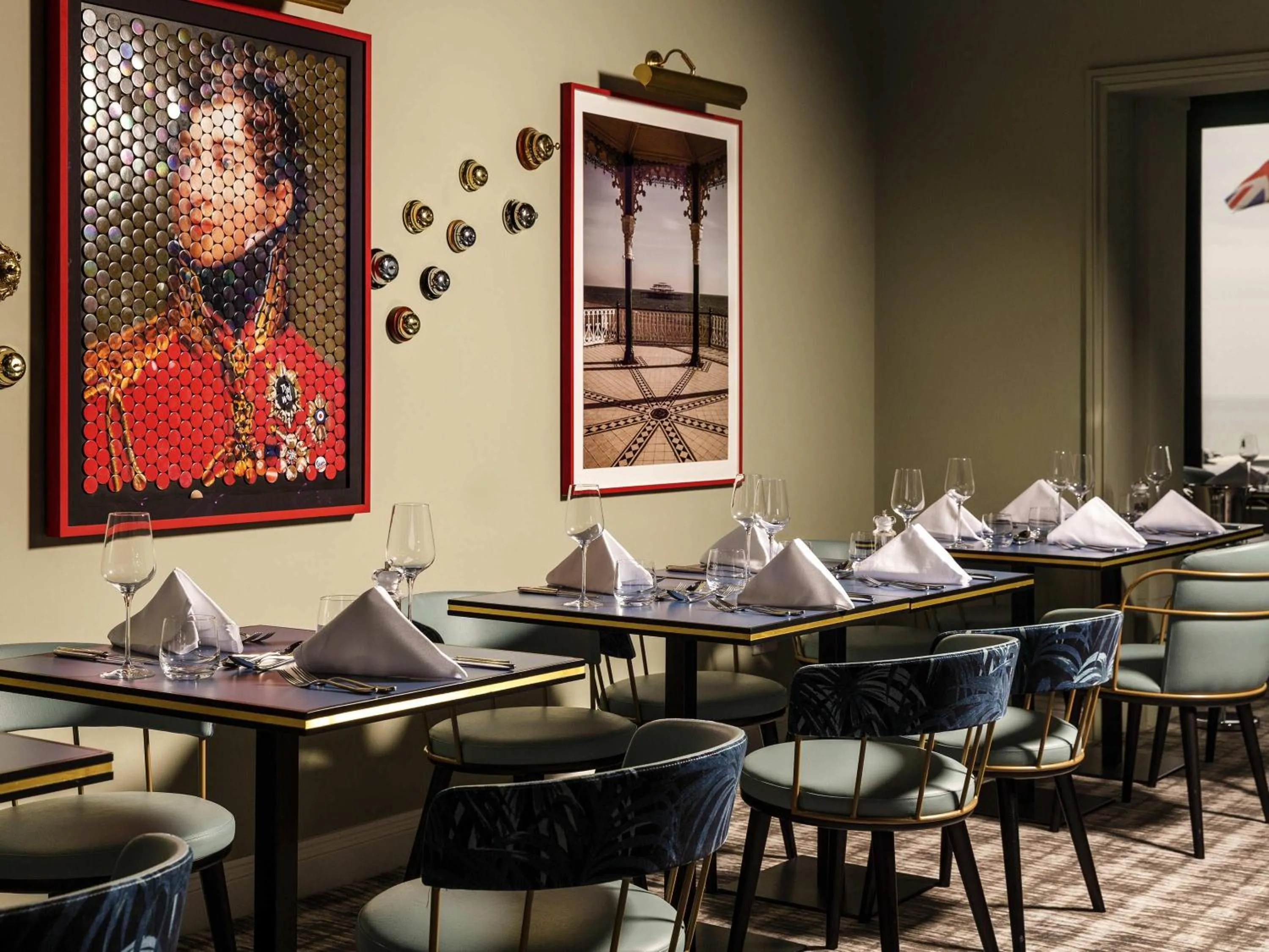 Restaurant/places to eat in Mercure Brighton Seafront Hotel