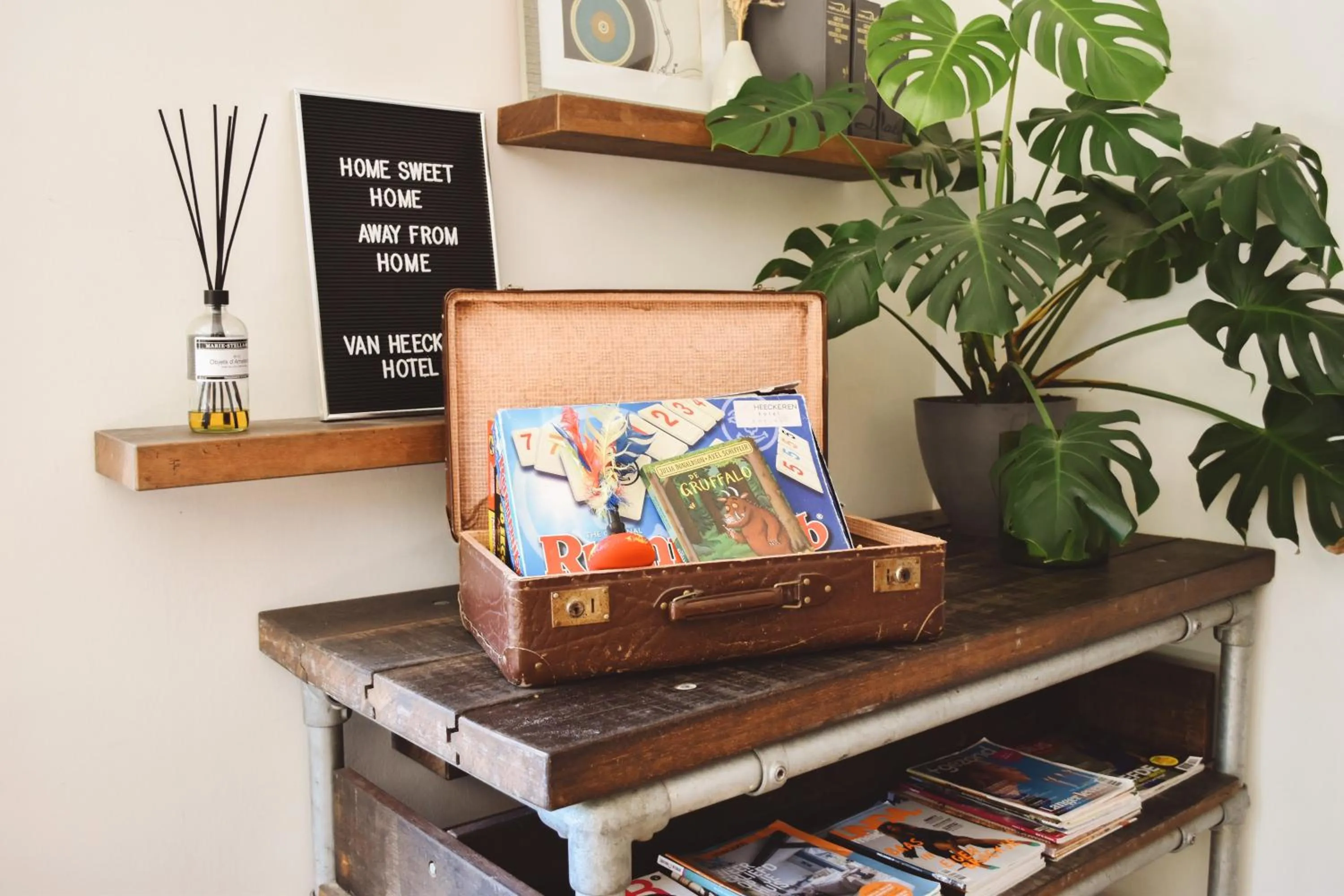 Communal lounge/ TV room in Van Heeckeren Hotel