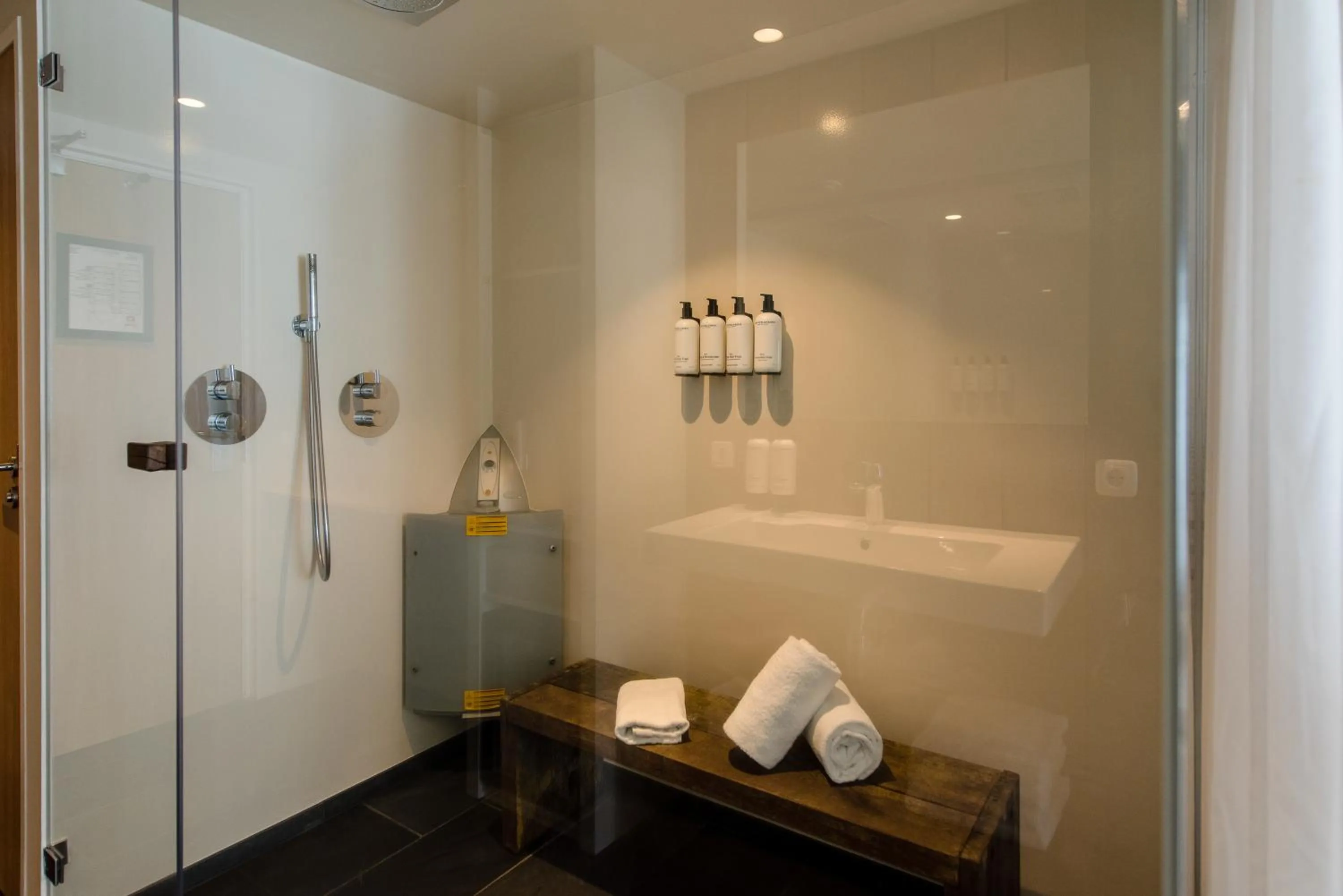 Shower in Van Heeckeren Hotel