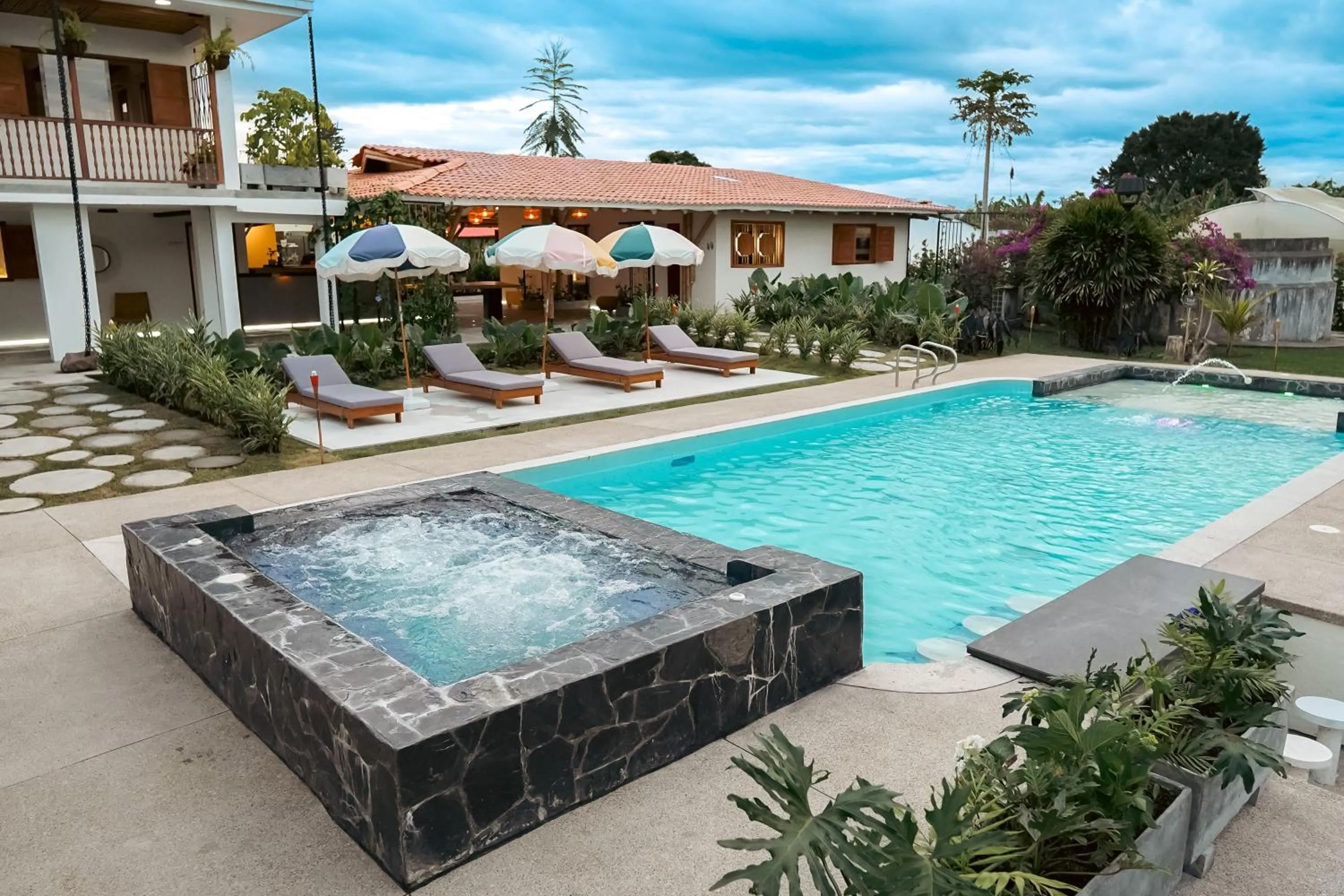 Hot Tub in Cannatel Exclusive Hotel