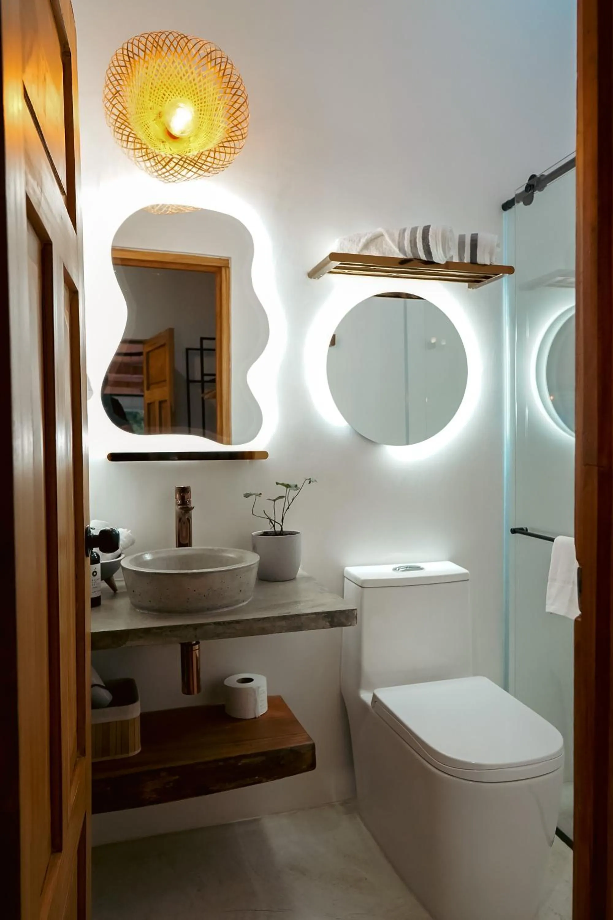 Shower in Cannatel Exclusive Hotel