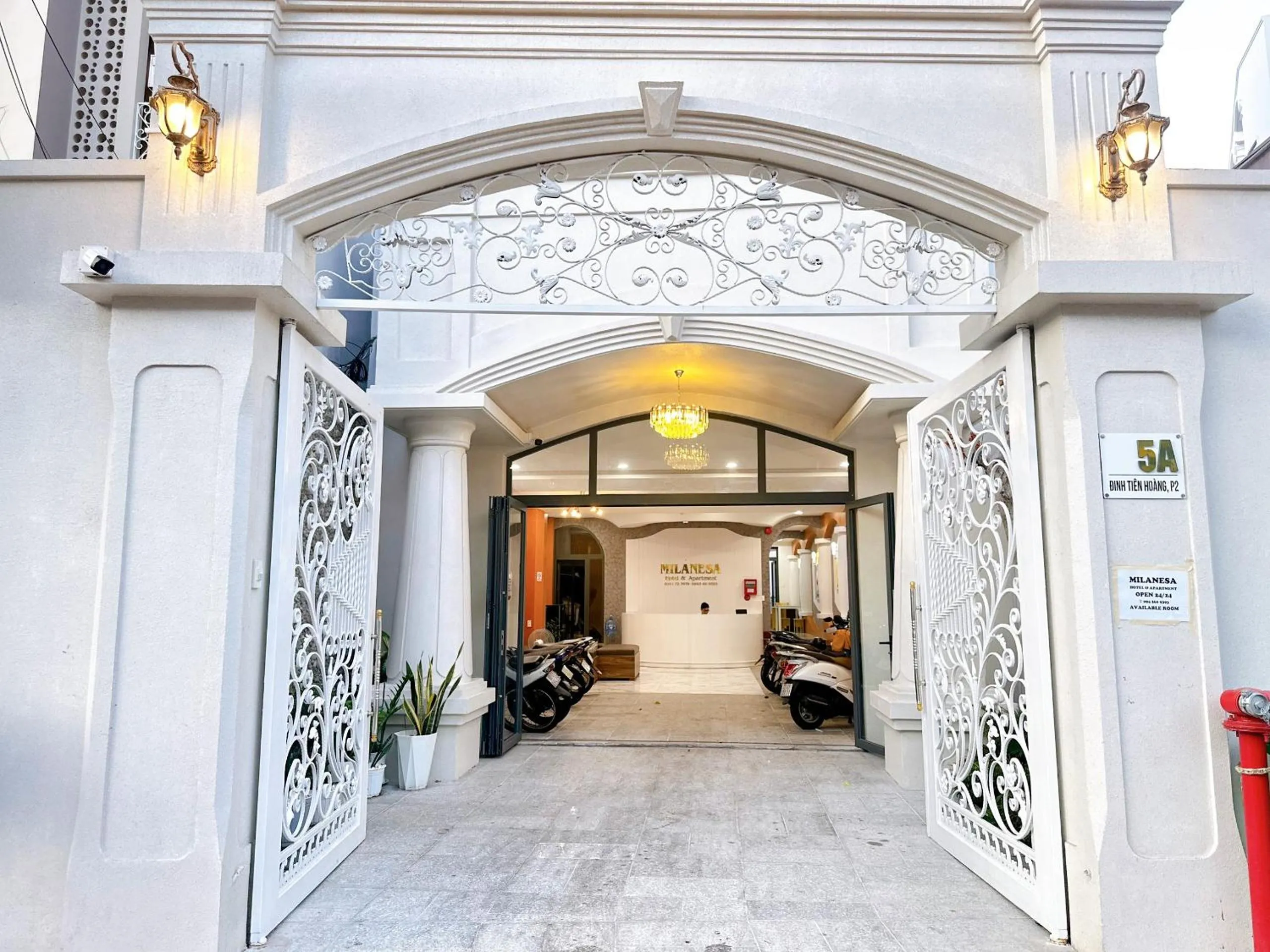 Facade/entrance in Milanesa Hotel and Apartment