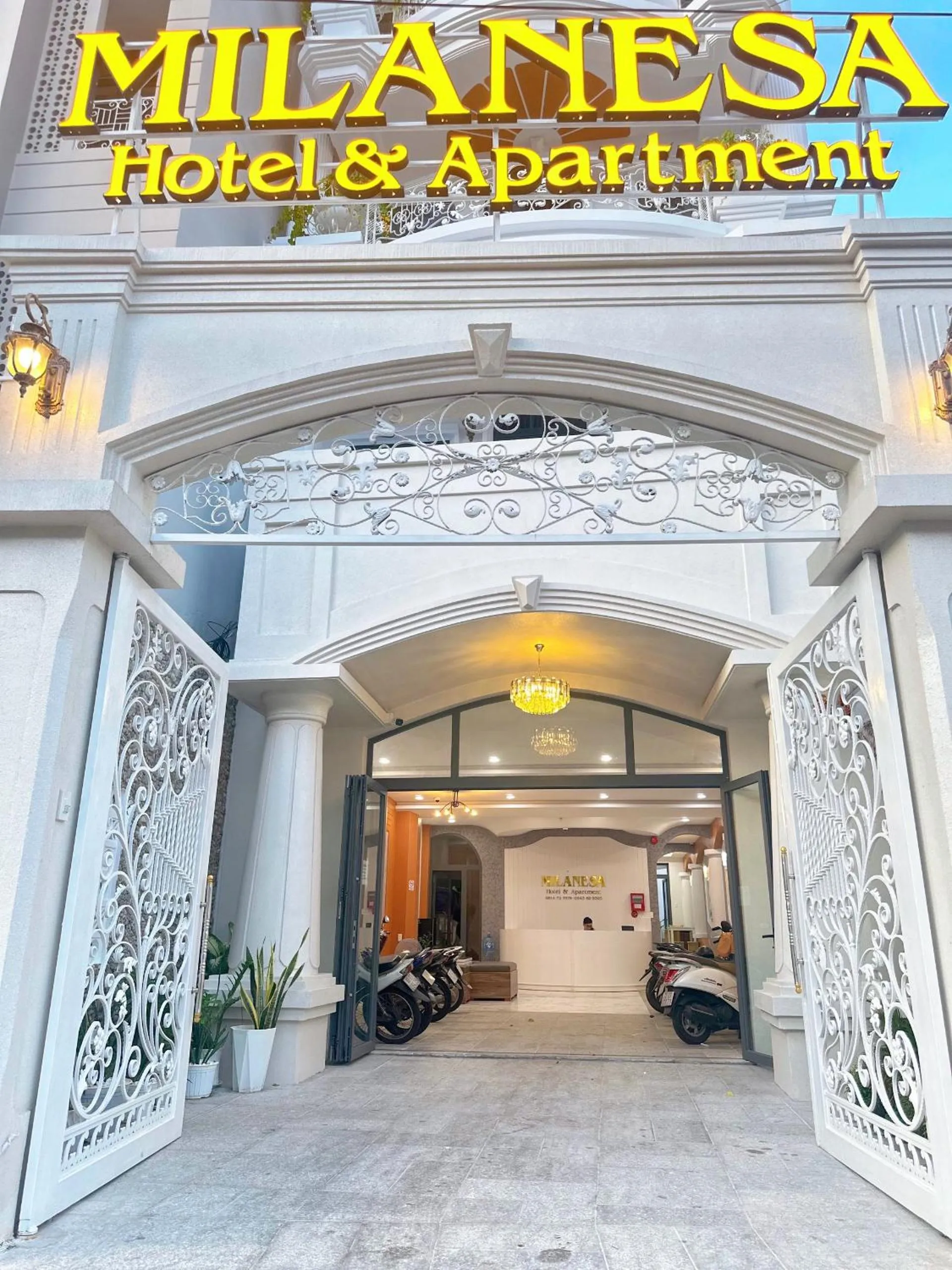 Facade/entrance in Milanesa Hotel and Apartment
