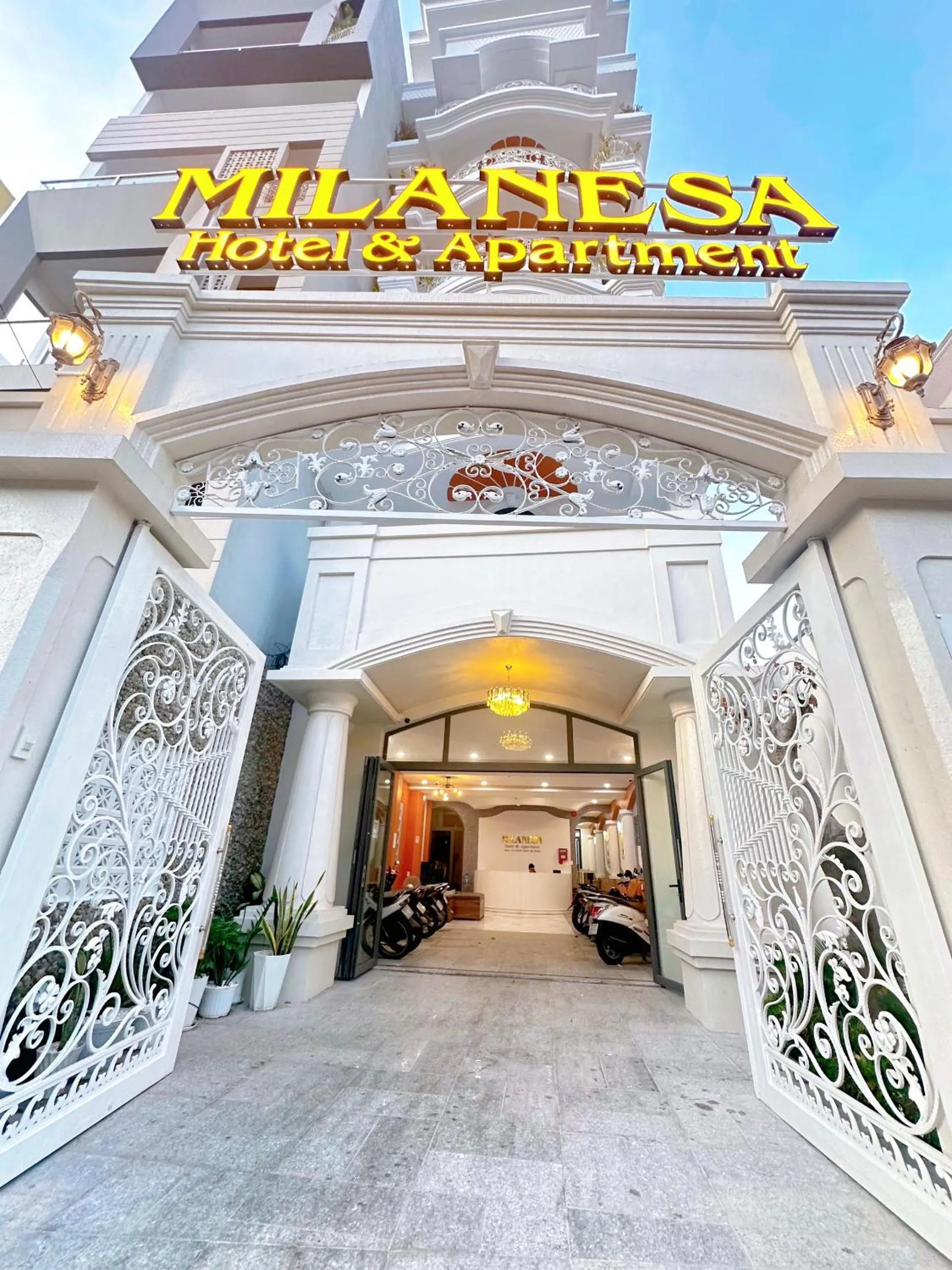 Facade/entrance in Milanesa Hotel and Apartment