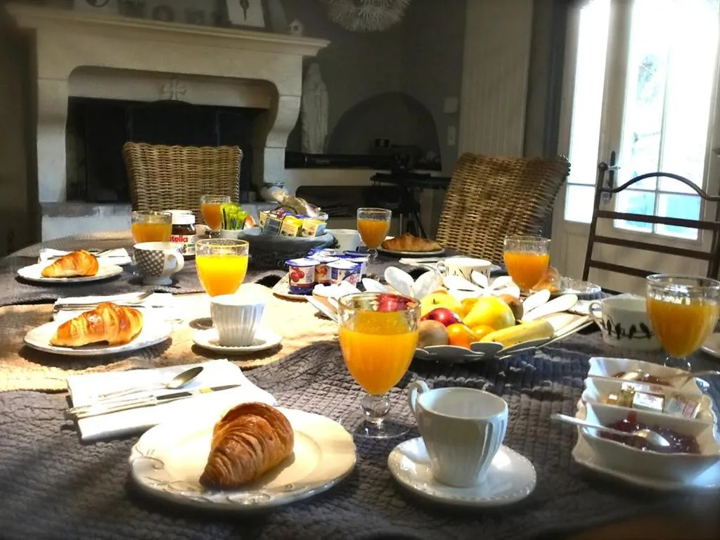 Dining area in Clos de la Colombe