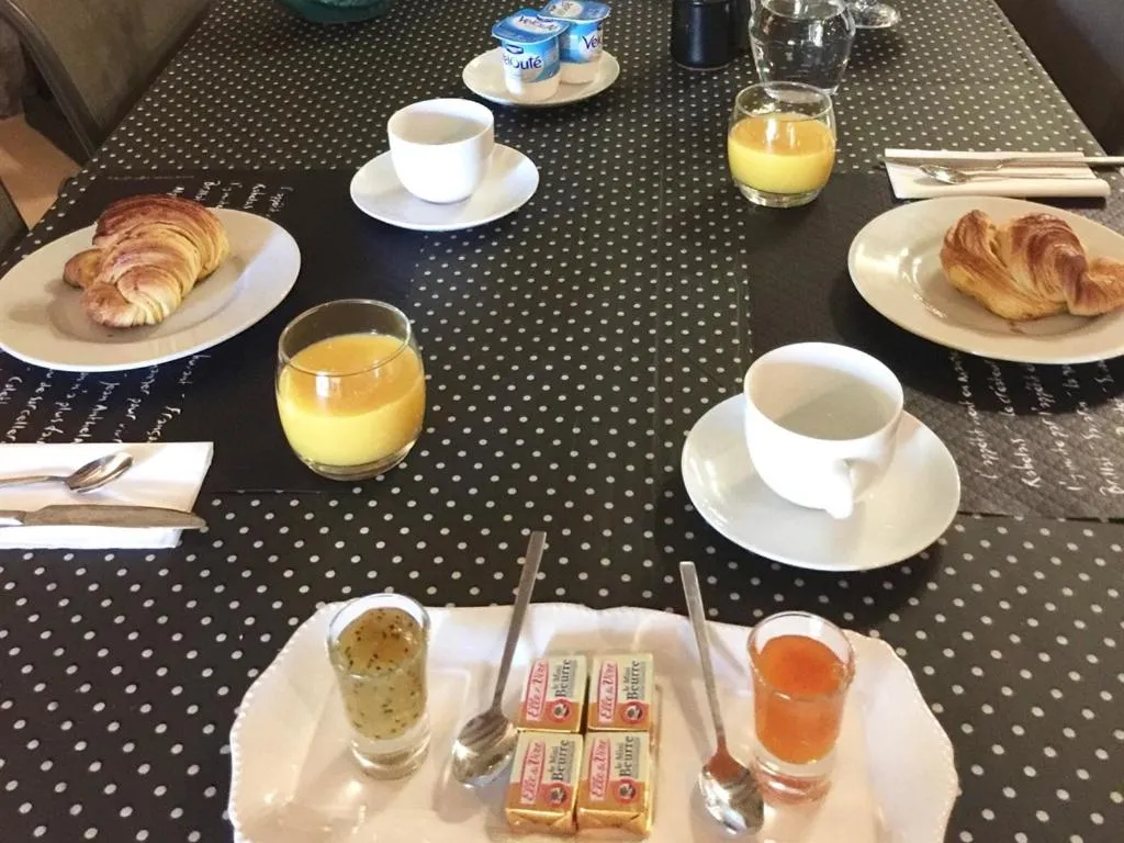 Dining area in Clos de la Colombe