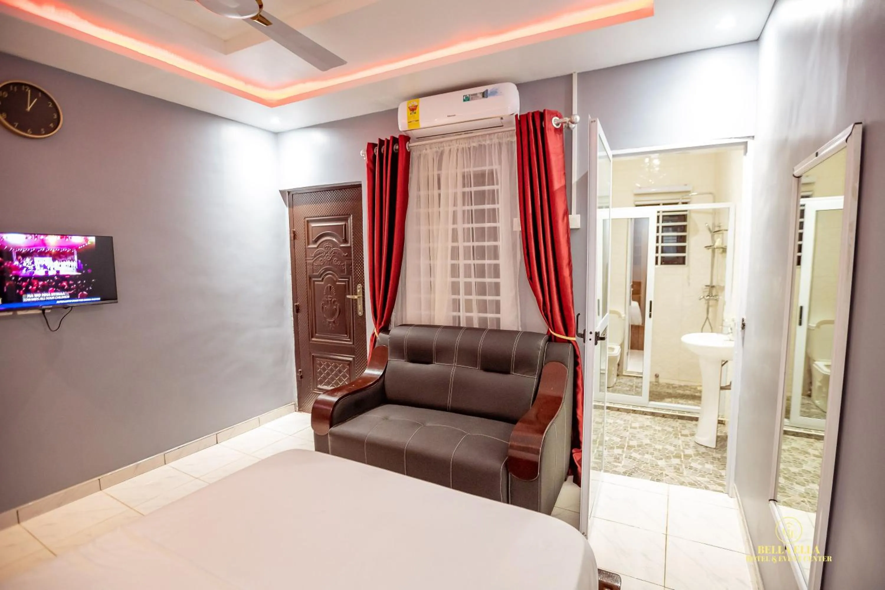 TV and multimedia in Bella Ella Hotel & Event Center