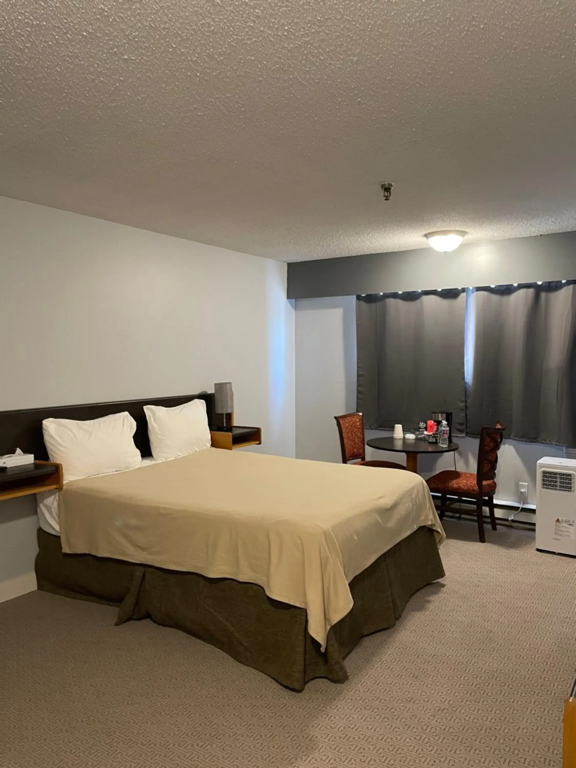 Queen Studio - single occupancy in Nechako Valley Inn Queen Studio - single occupancy in Nechako Valley Inn