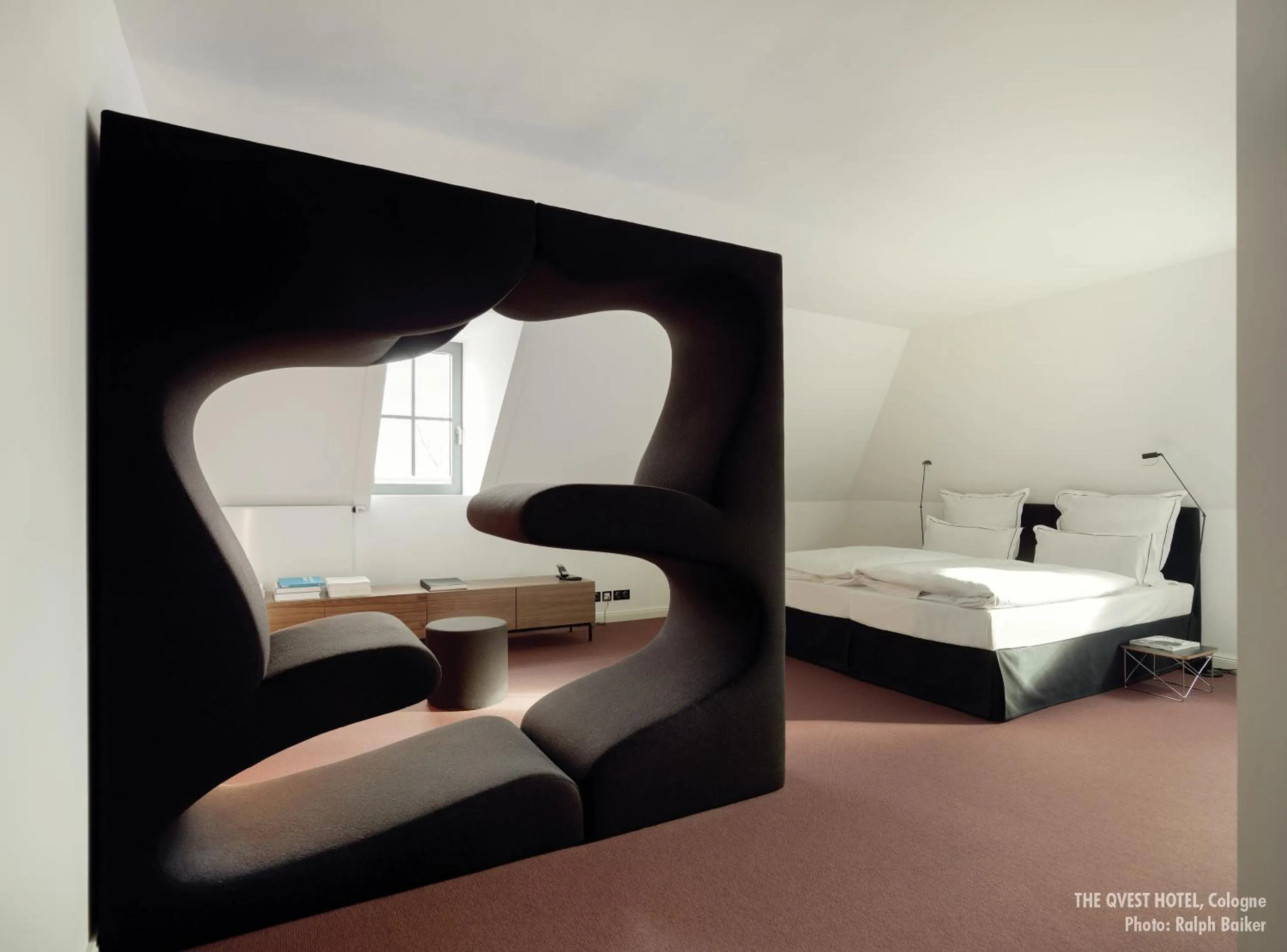 Photo of the whole room, Bed in THE QVEST hideaway