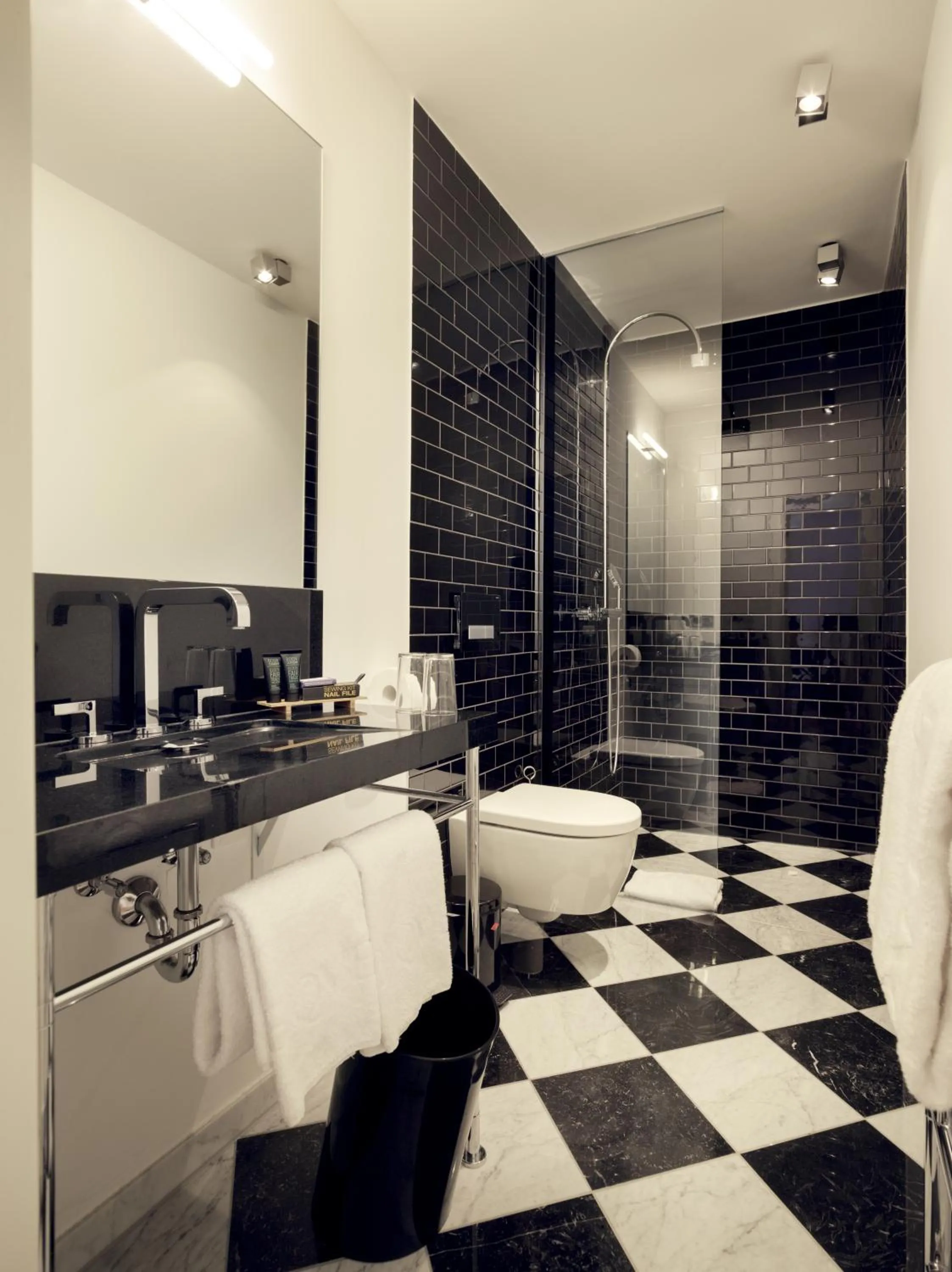 Toilet in THE QVEST hideaway