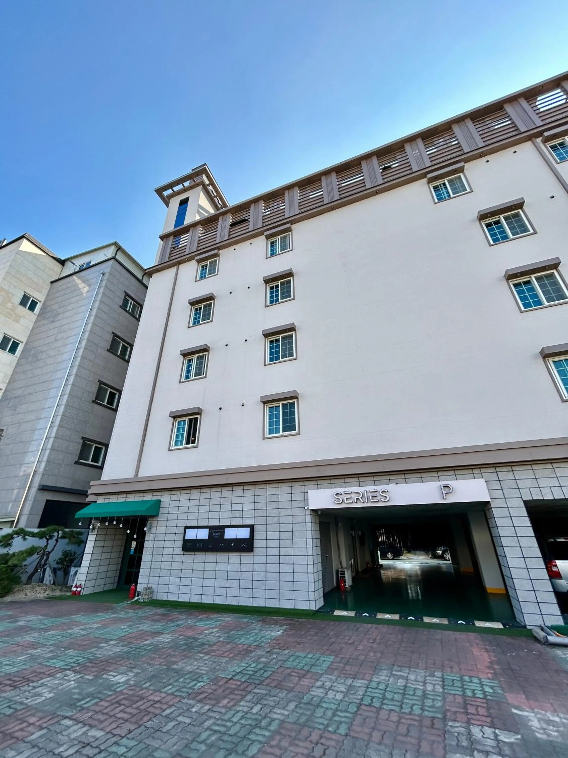 Series hotel