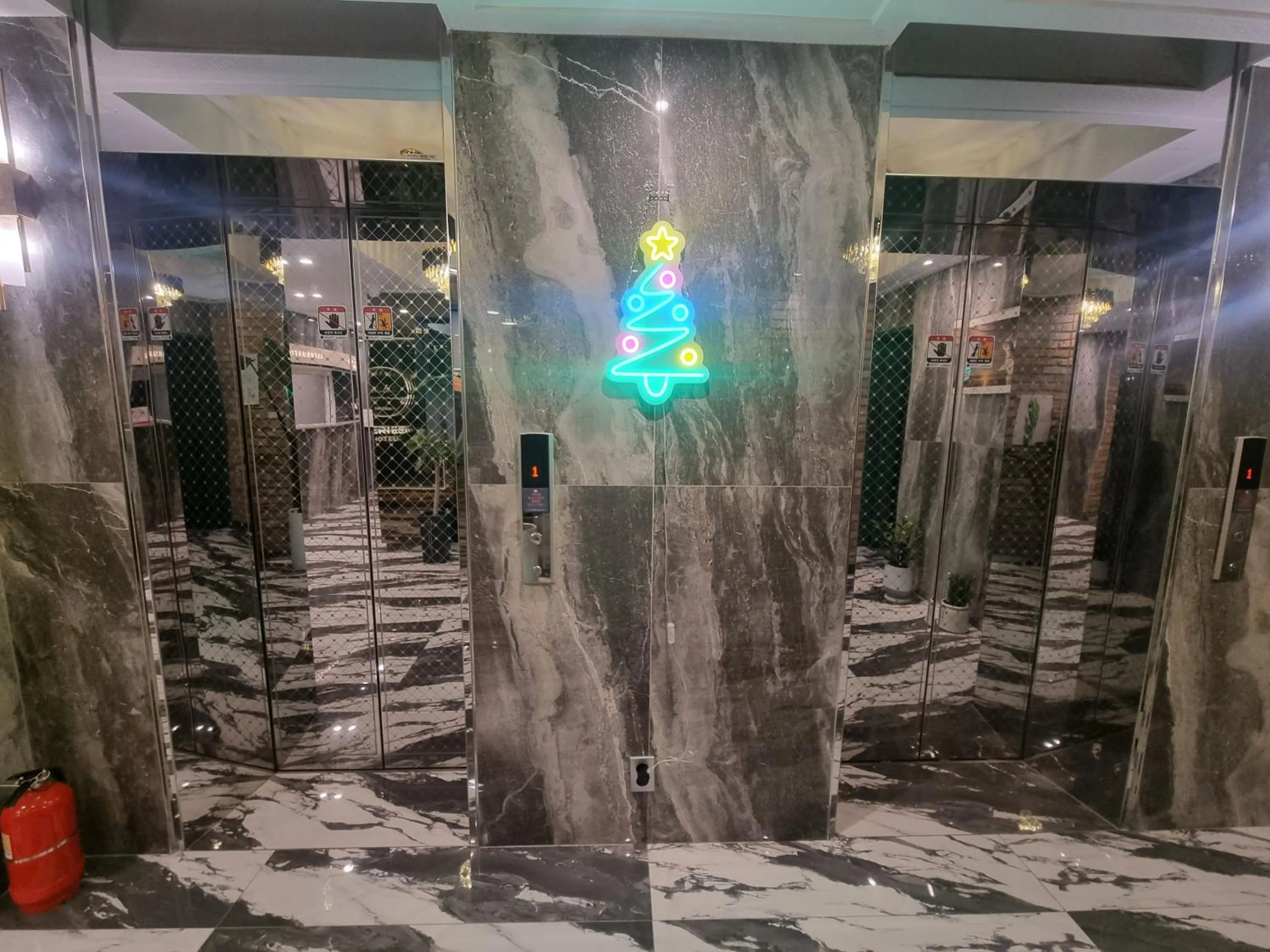 elevator in Series hotel