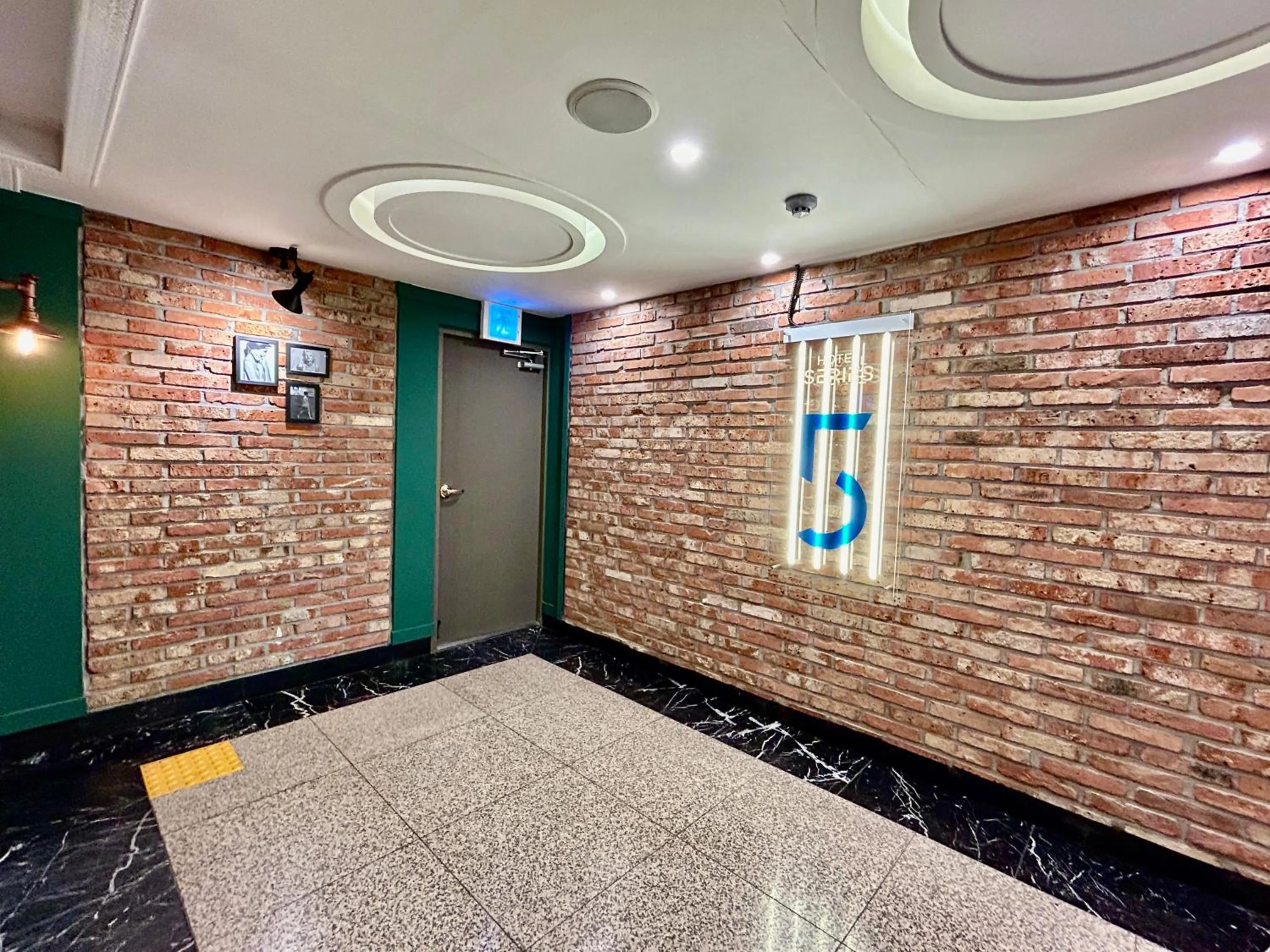 Series hotel