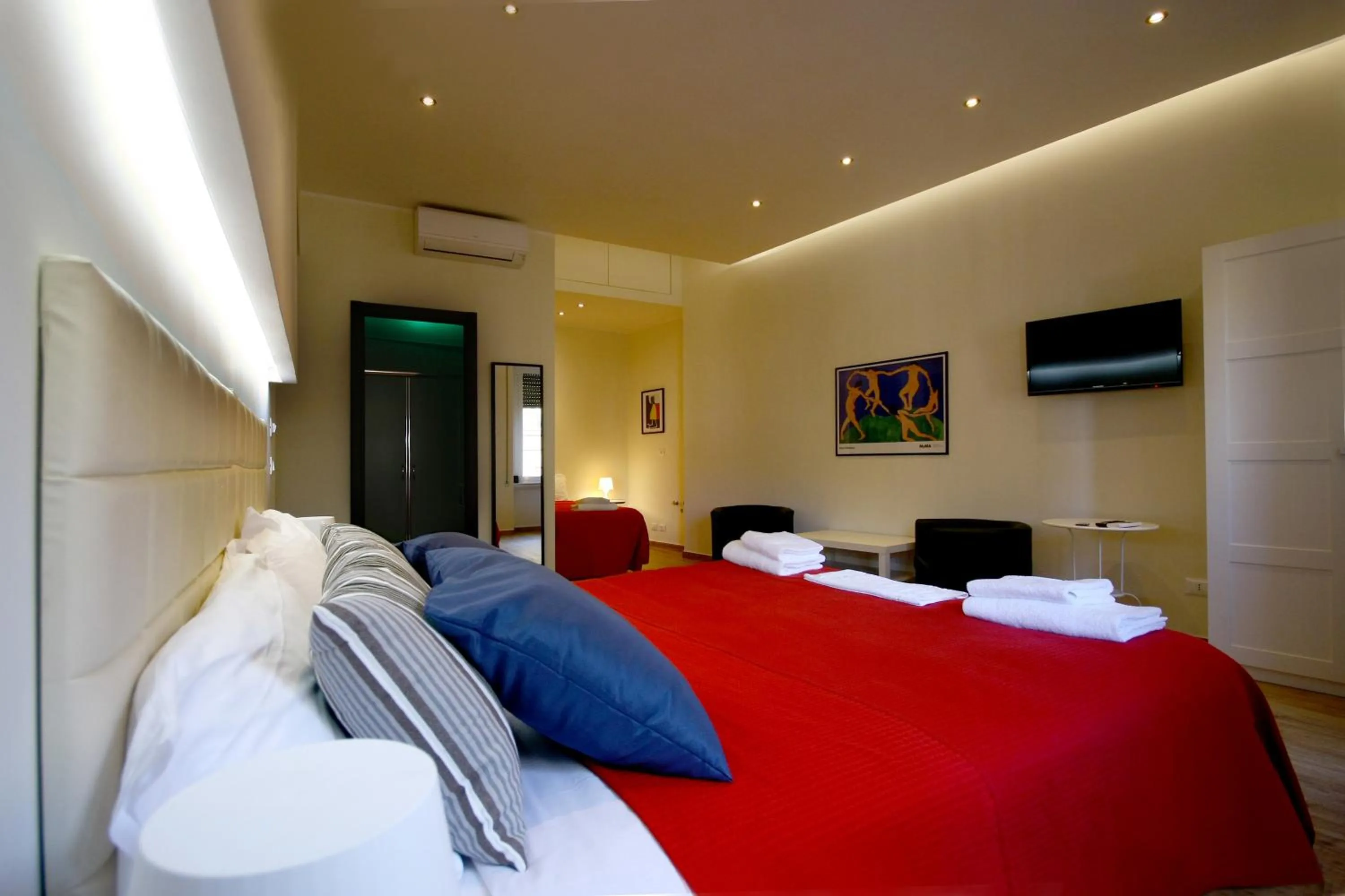 Photo of the whole room, Bed in Passenger Vatican Relais