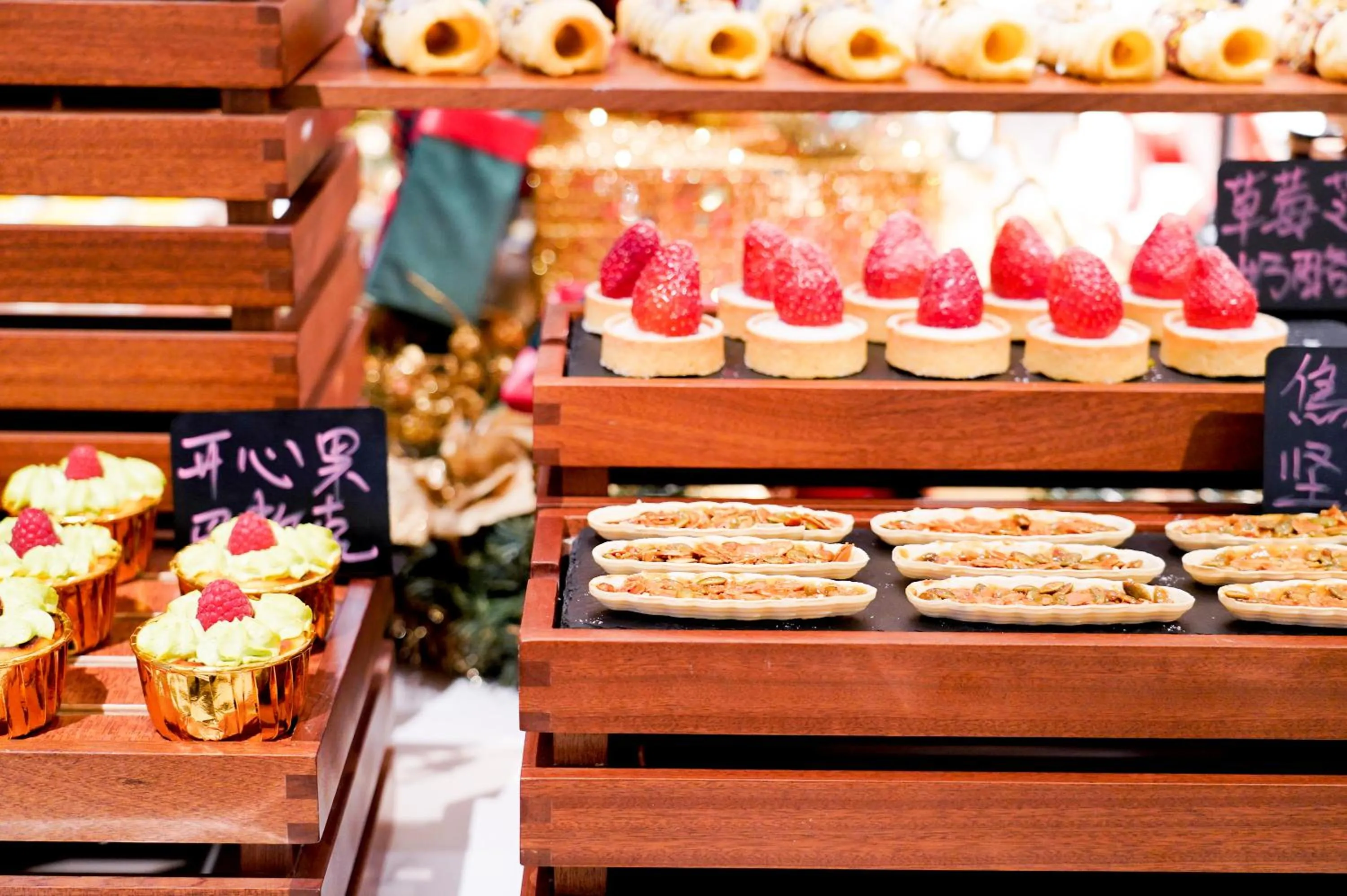 Restaurant/places to eat in Shan Zhi Ye Serviced Apartment Hotel - Houjie Wanda Plaza Liaoxia Subway Station