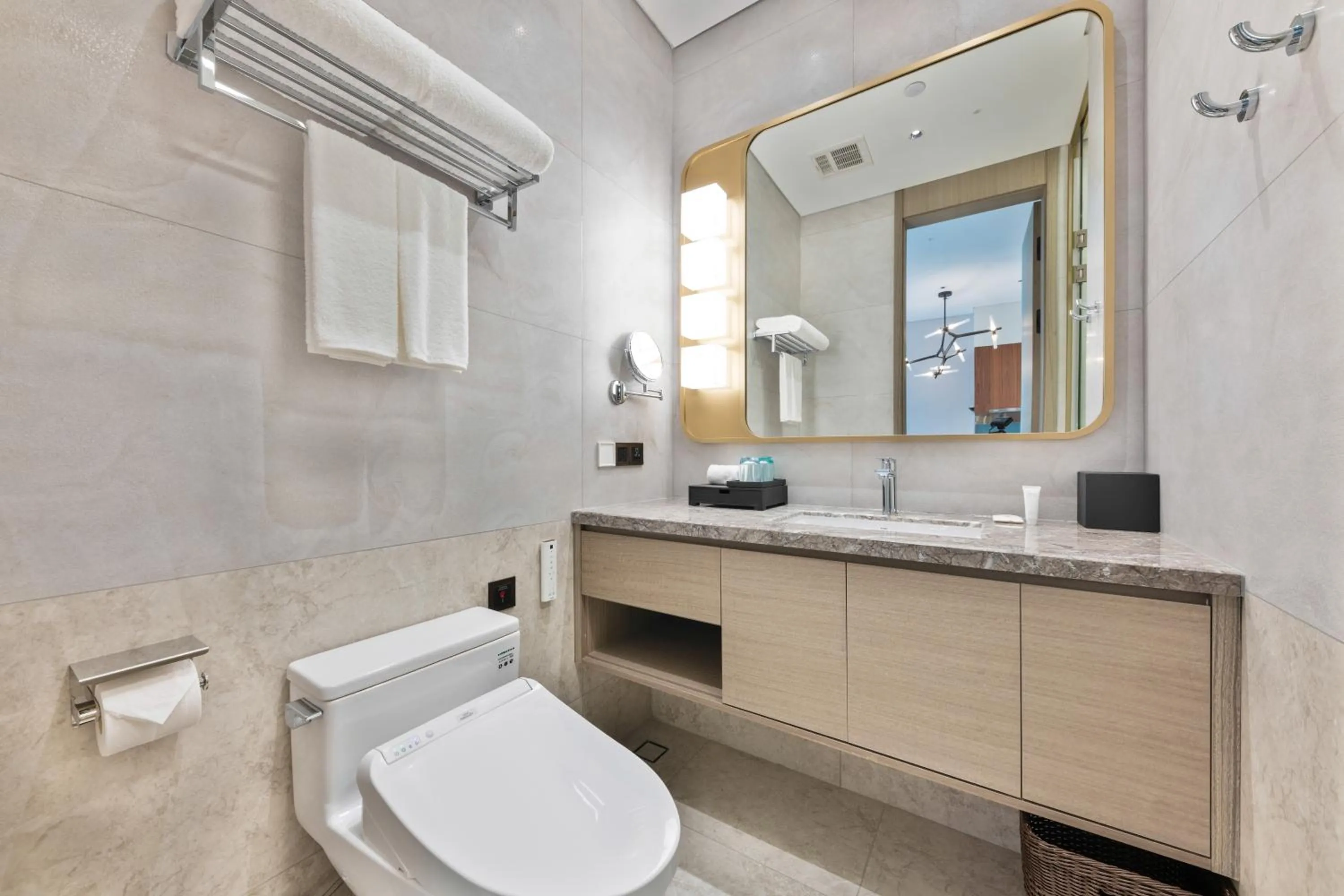 Shower in Shan Zhi Ye Serviced Apartment Hotel - Houjie Wanda Plaza Liaoxia Subway Station
