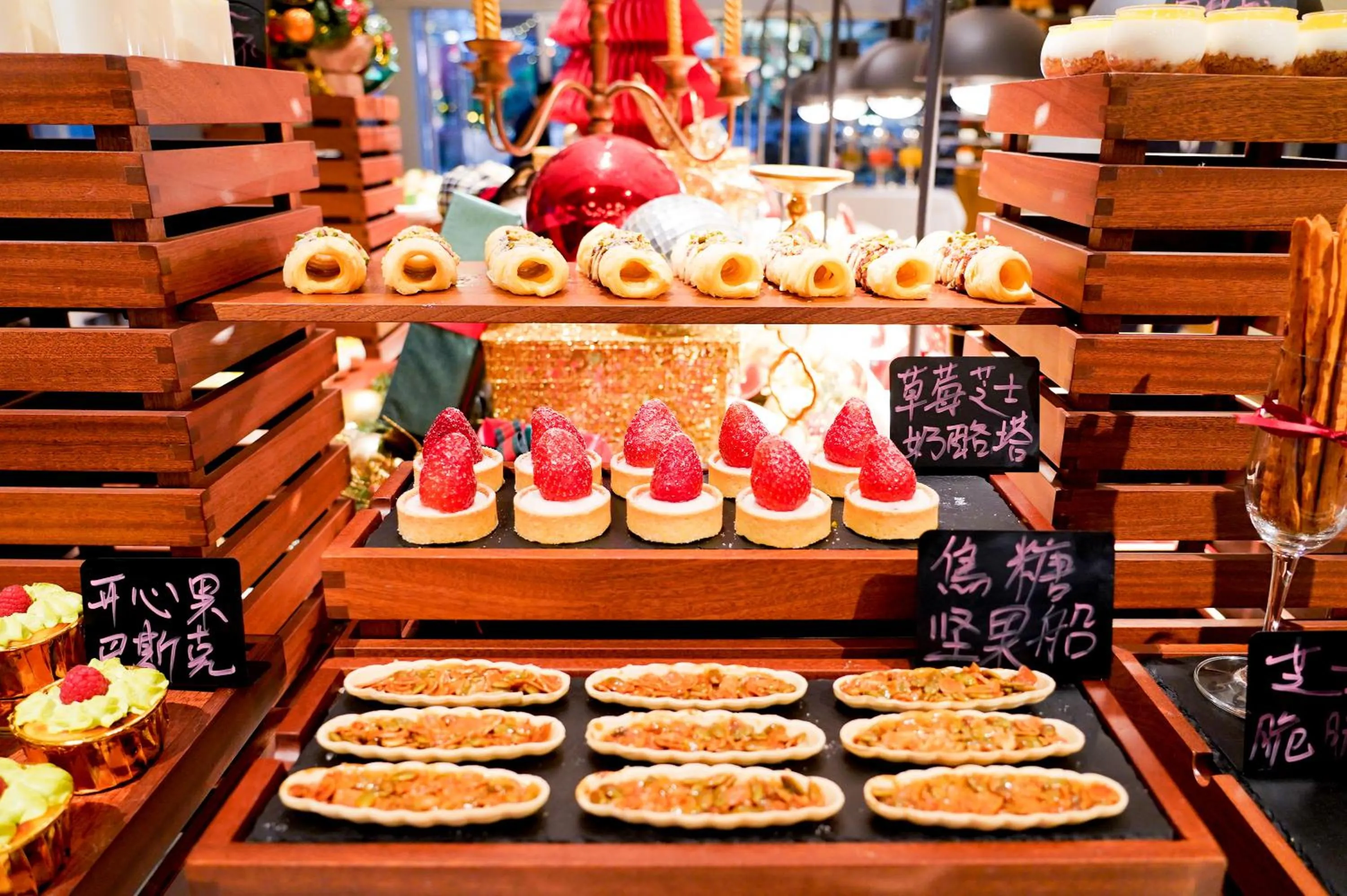 Restaurant/places to eat in Shan Zhi Ye Serviced Apartment Hotel - Houjie Wanda Plaza Liaoxia Subway Station