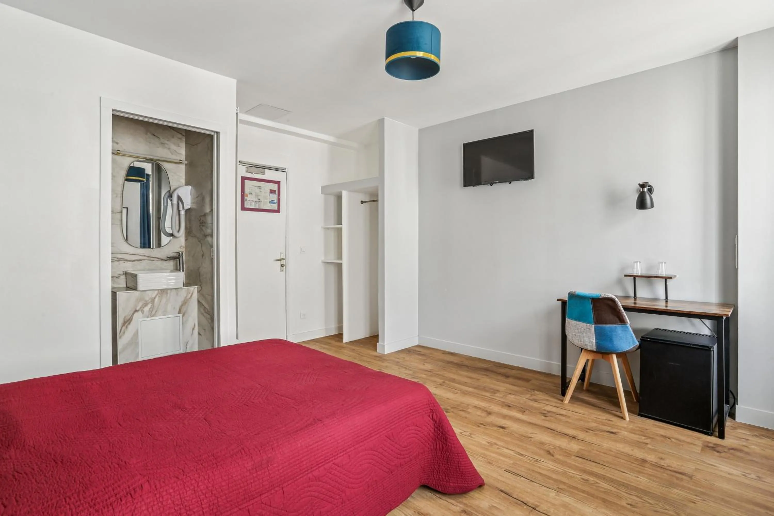 Bed in Hotel Telemaque