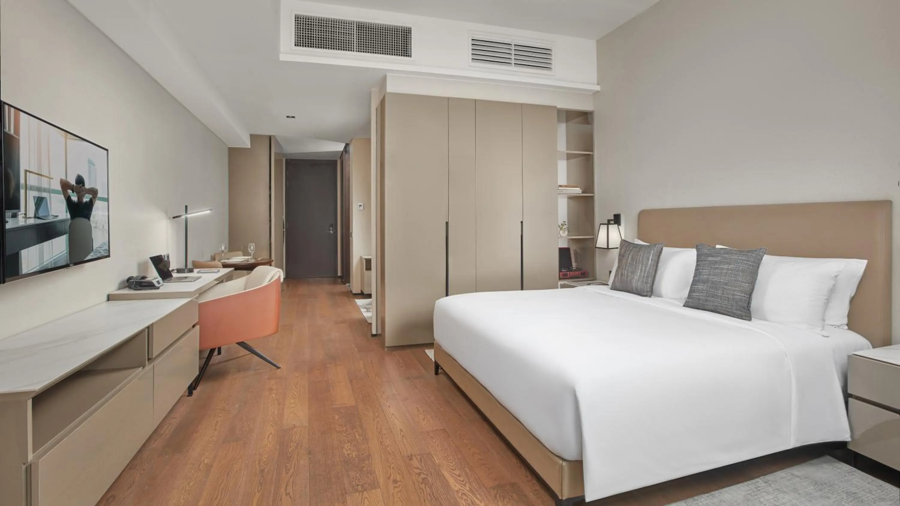 Bedroom, Bed in Oakwood Makati Avenue