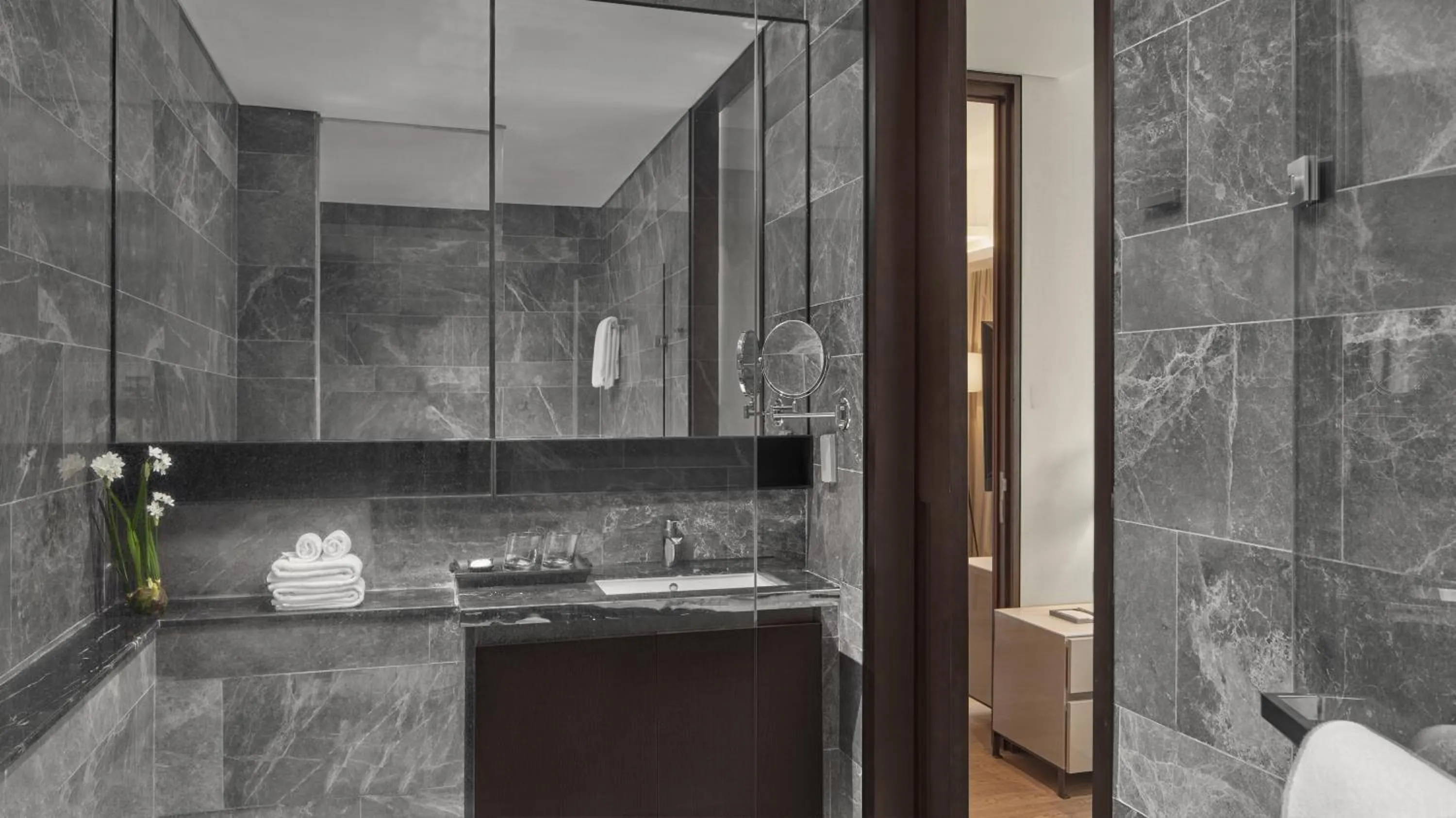 Bathroom in Oakwood Makati Avenue