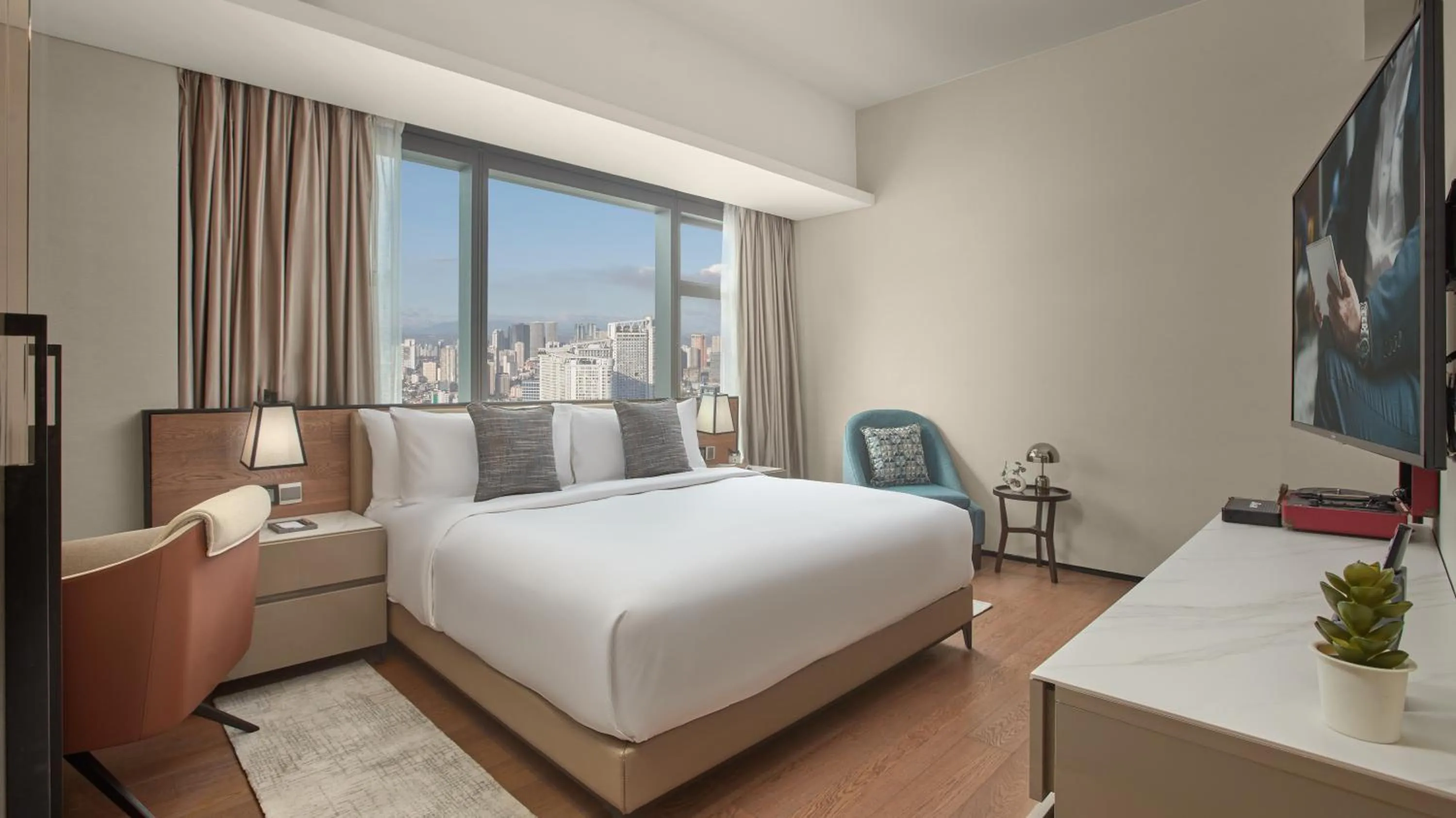 Bedroom, Bed in Oakwood Makati Avenue