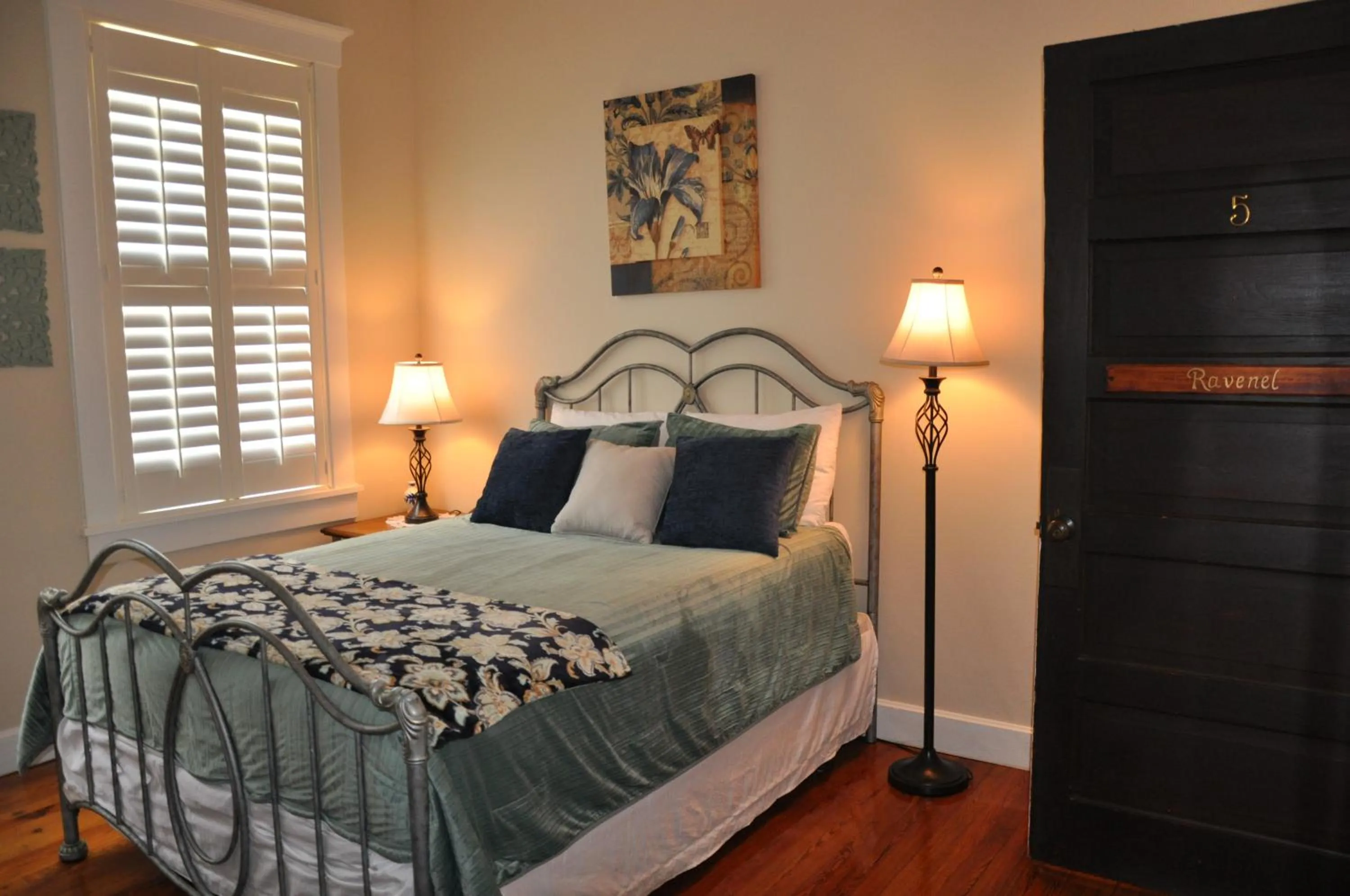 Bed in Riverview Hotel