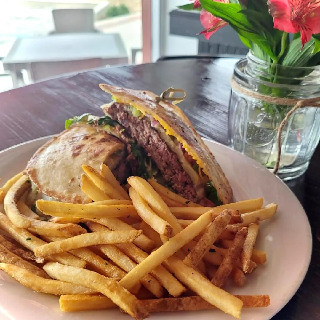 Restaurant/places to eat in Riverview Hotel