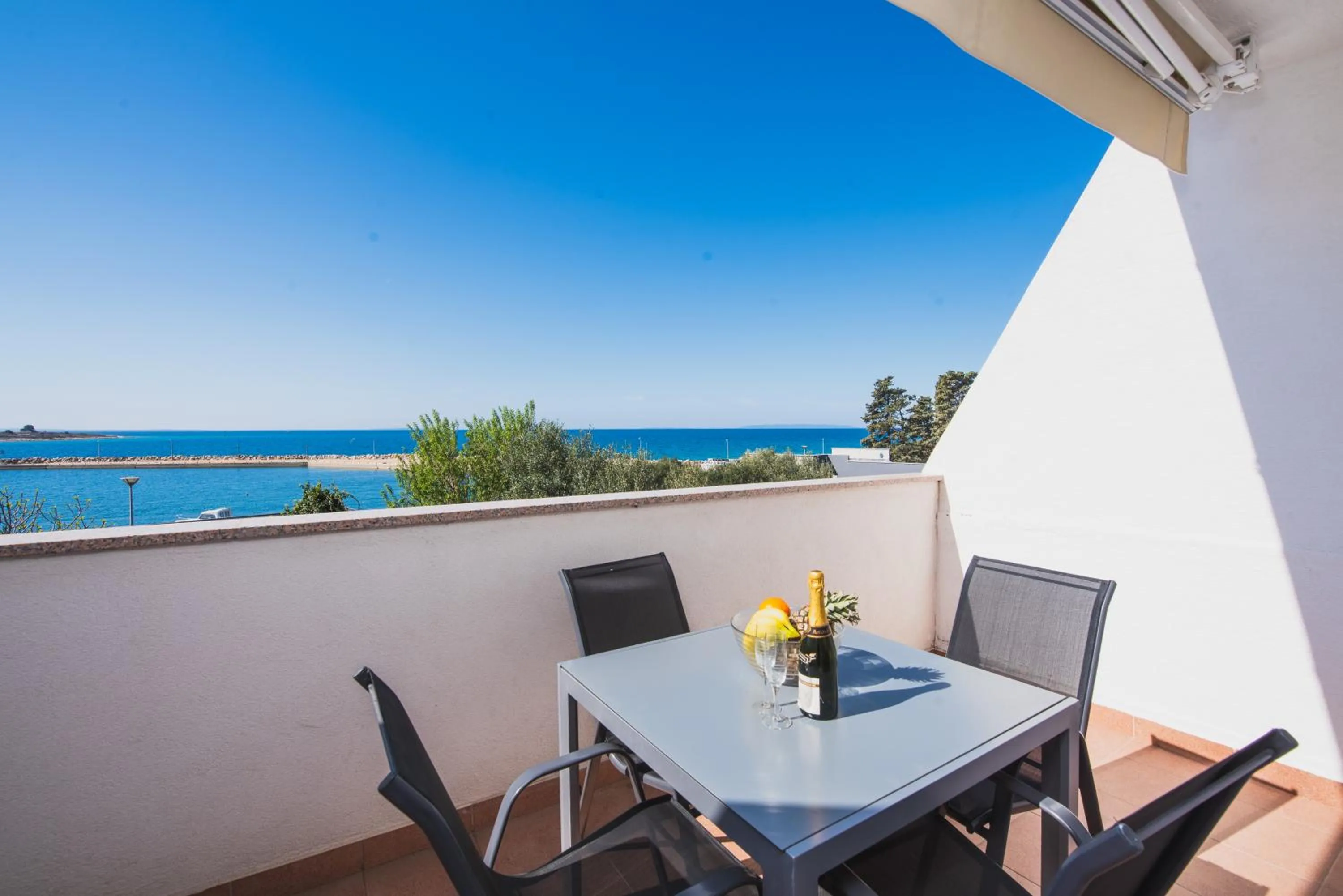 Apartments by the sea Semy