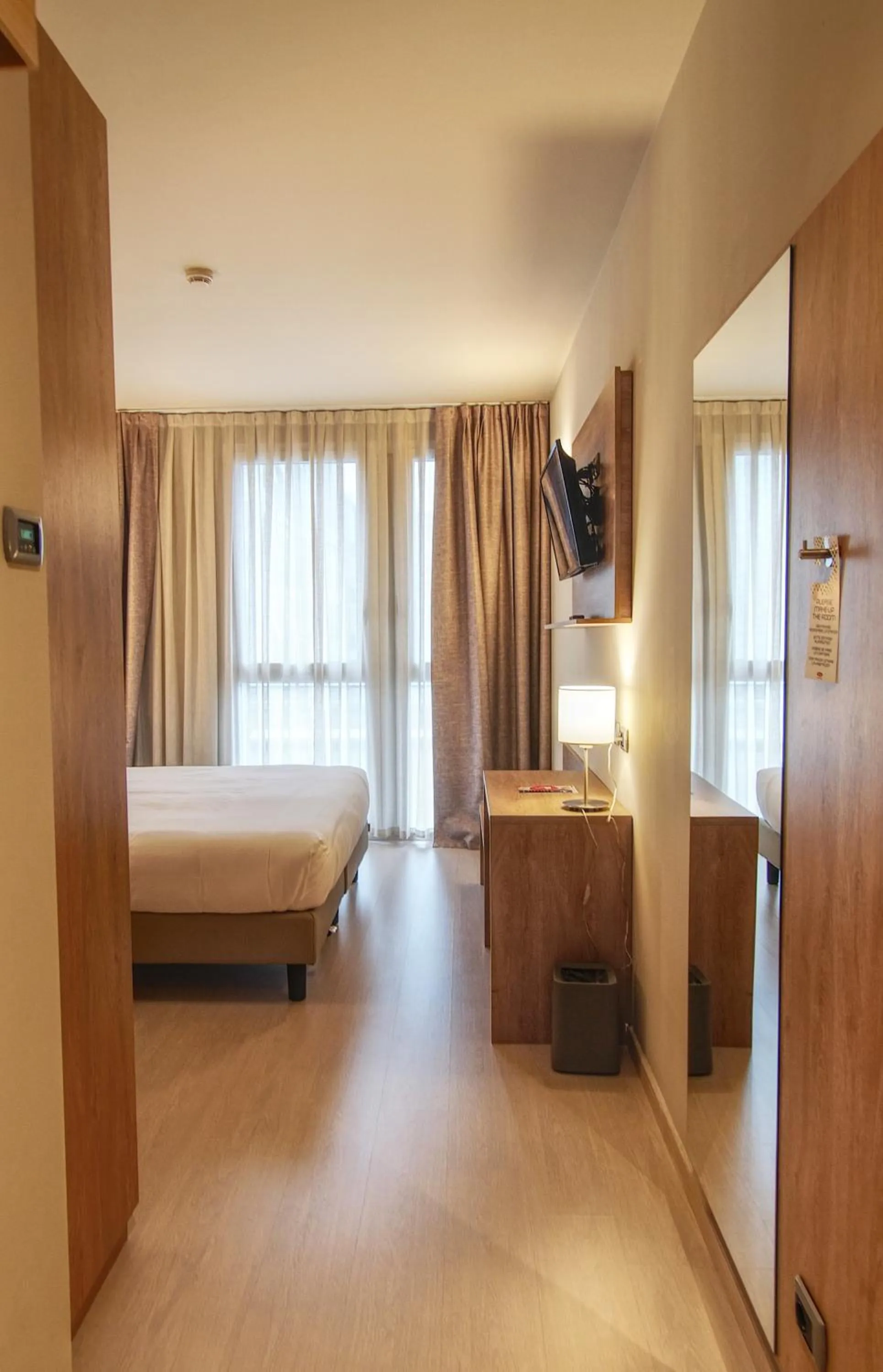 Bedroom, Bed in Tower Hotel Malpensa