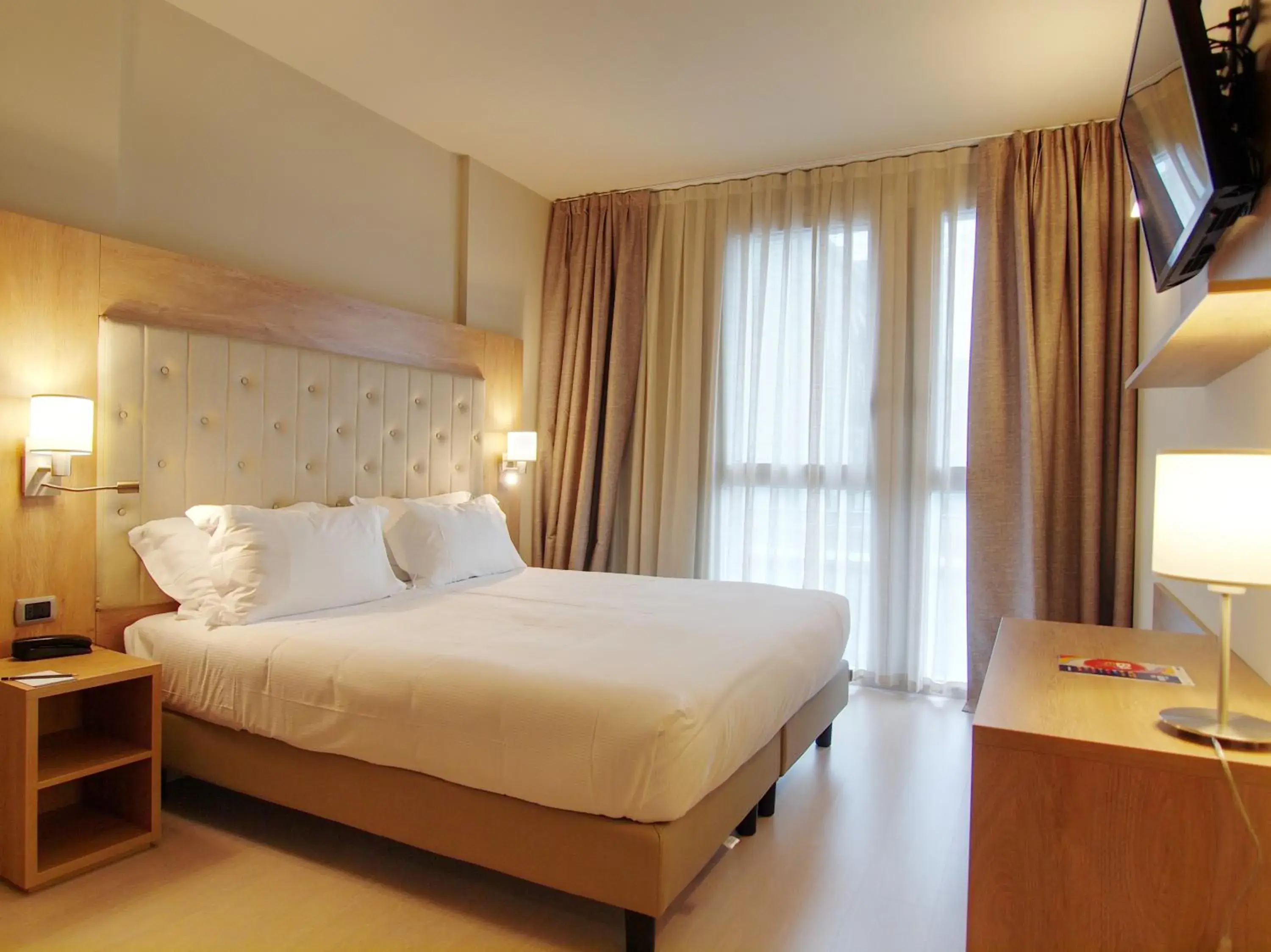 Bedroom, Bed in Tower Hotel Malpensa Bedroom, Bed in Tower Hotel Malpensa