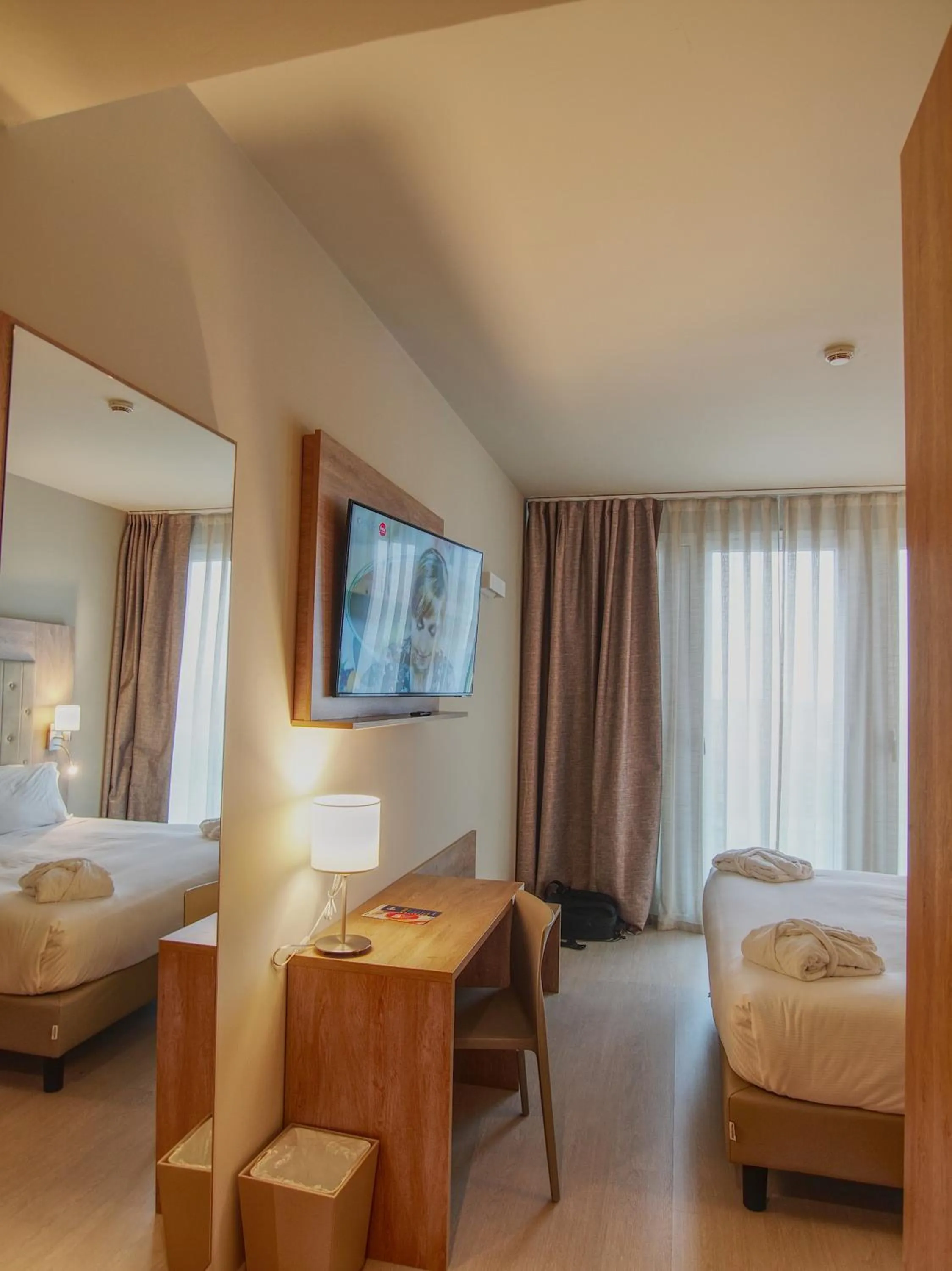 Bedroom, Bed in Tower Hotel Malpensa