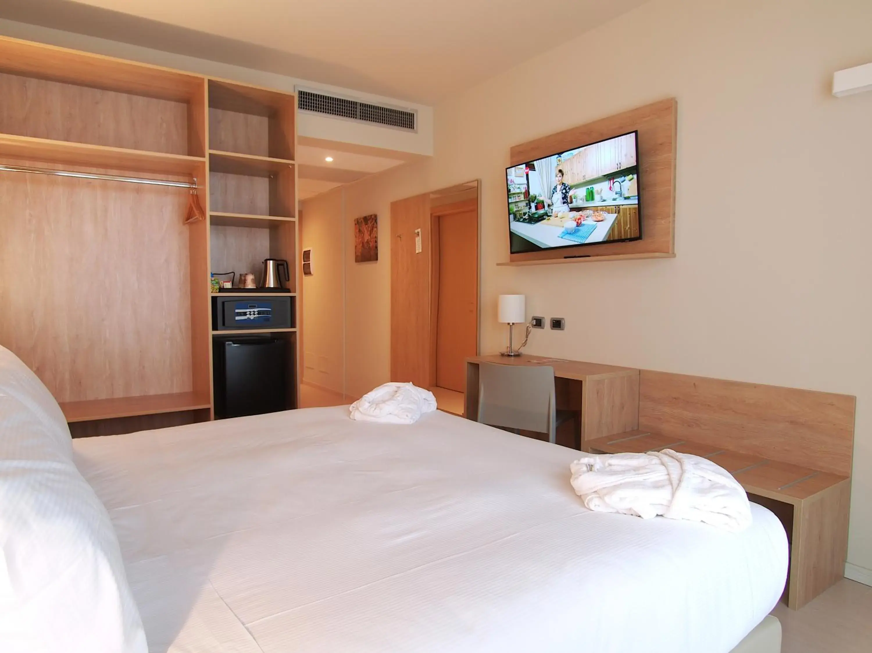 Bedroom, Bed in Tower Hotel Malpensa Bedroom, Bed in Tower Hotel Malpensa