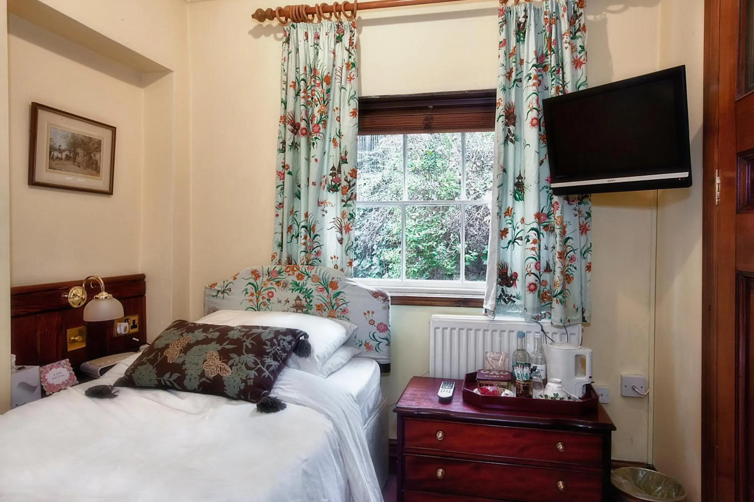Single Room with Shower in Hodgkinsons Hotel Matlock Bath Single Room with Shower in Hodgkinsons Hotel Matlock Bath