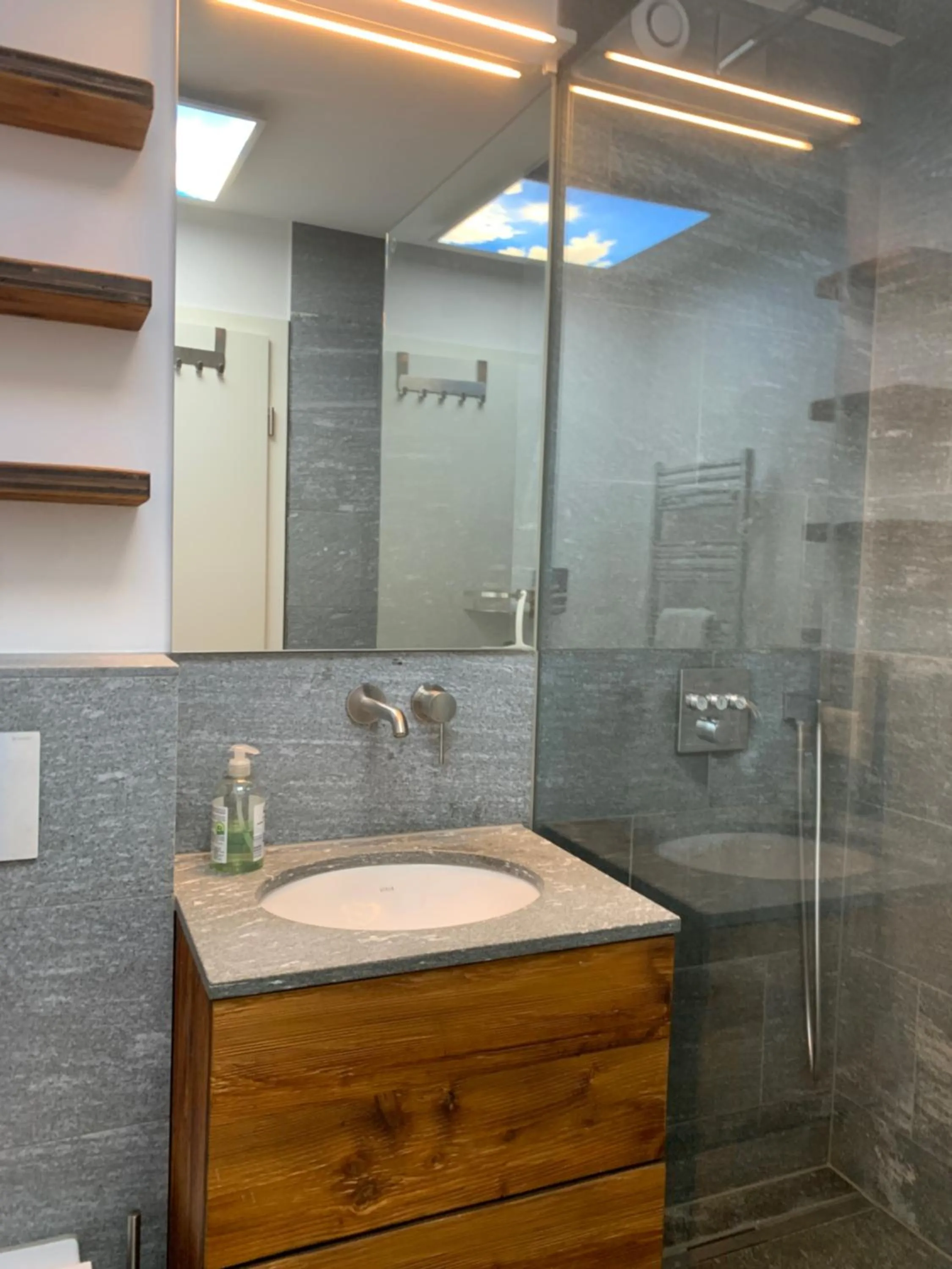 Bathroom in Ferienwohnung Murschetg