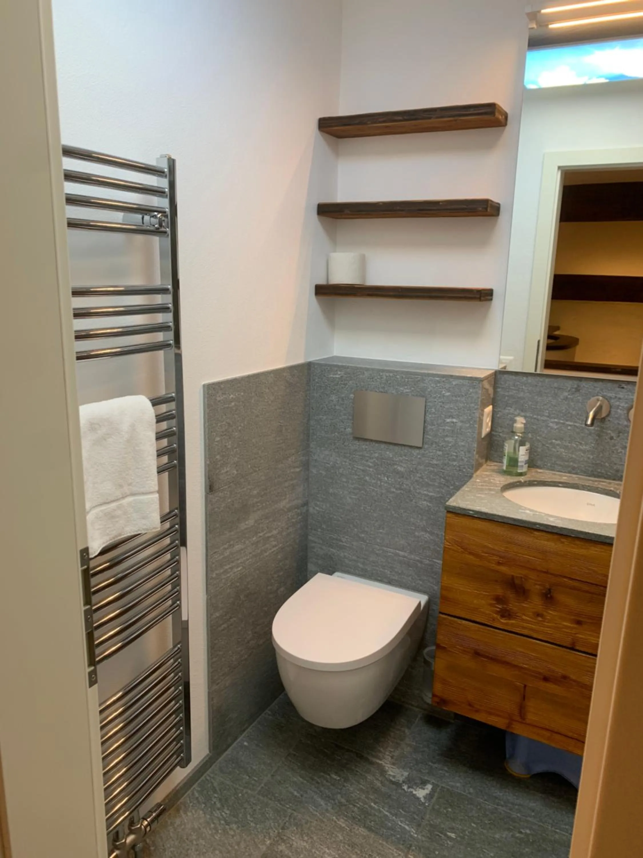 Bathroom in Ferienwohnung Murschetg
