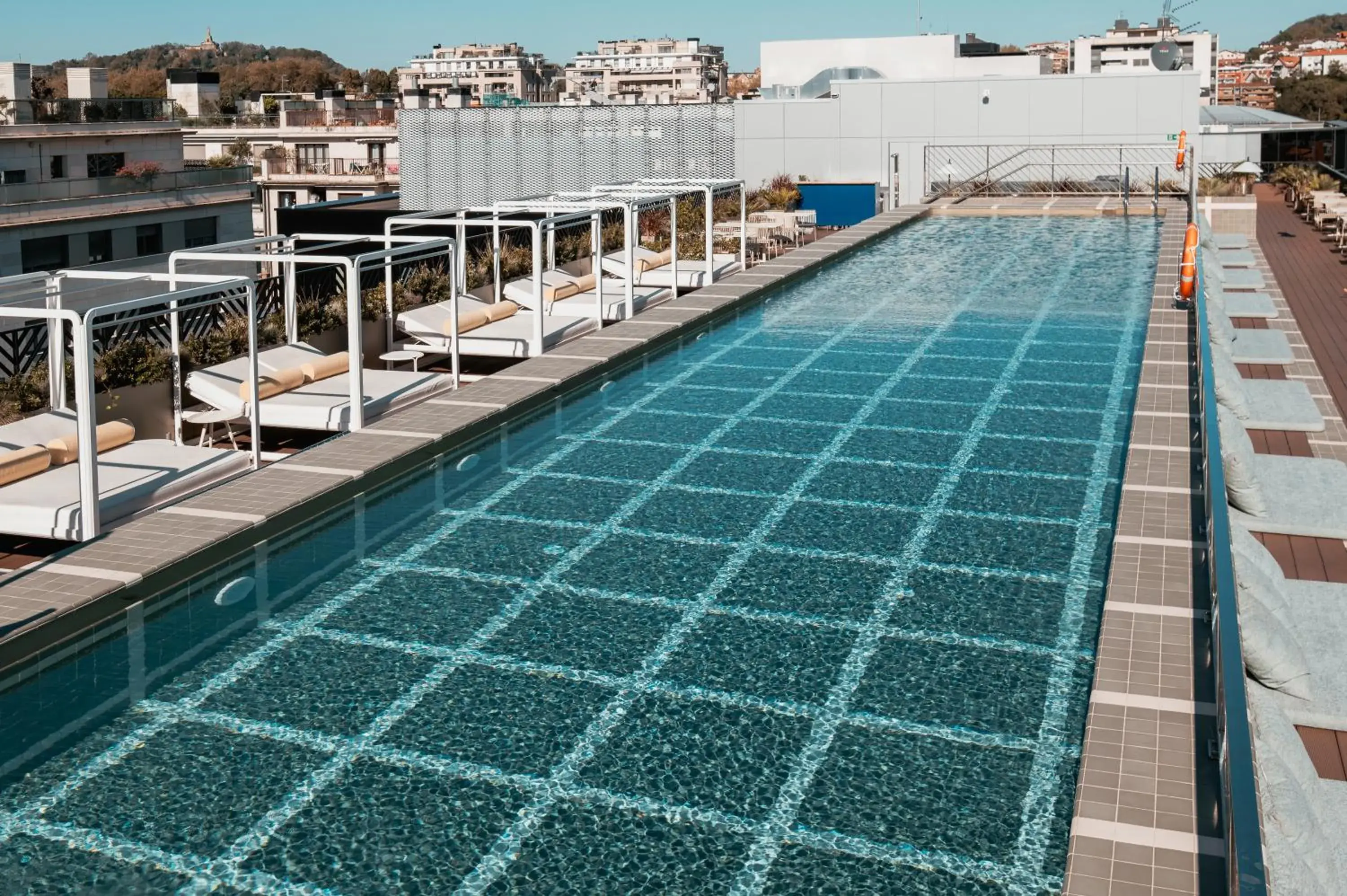 Swimming pool in The Social Hub San Sebastián Swimming pool in The Social Hub San Sebastián