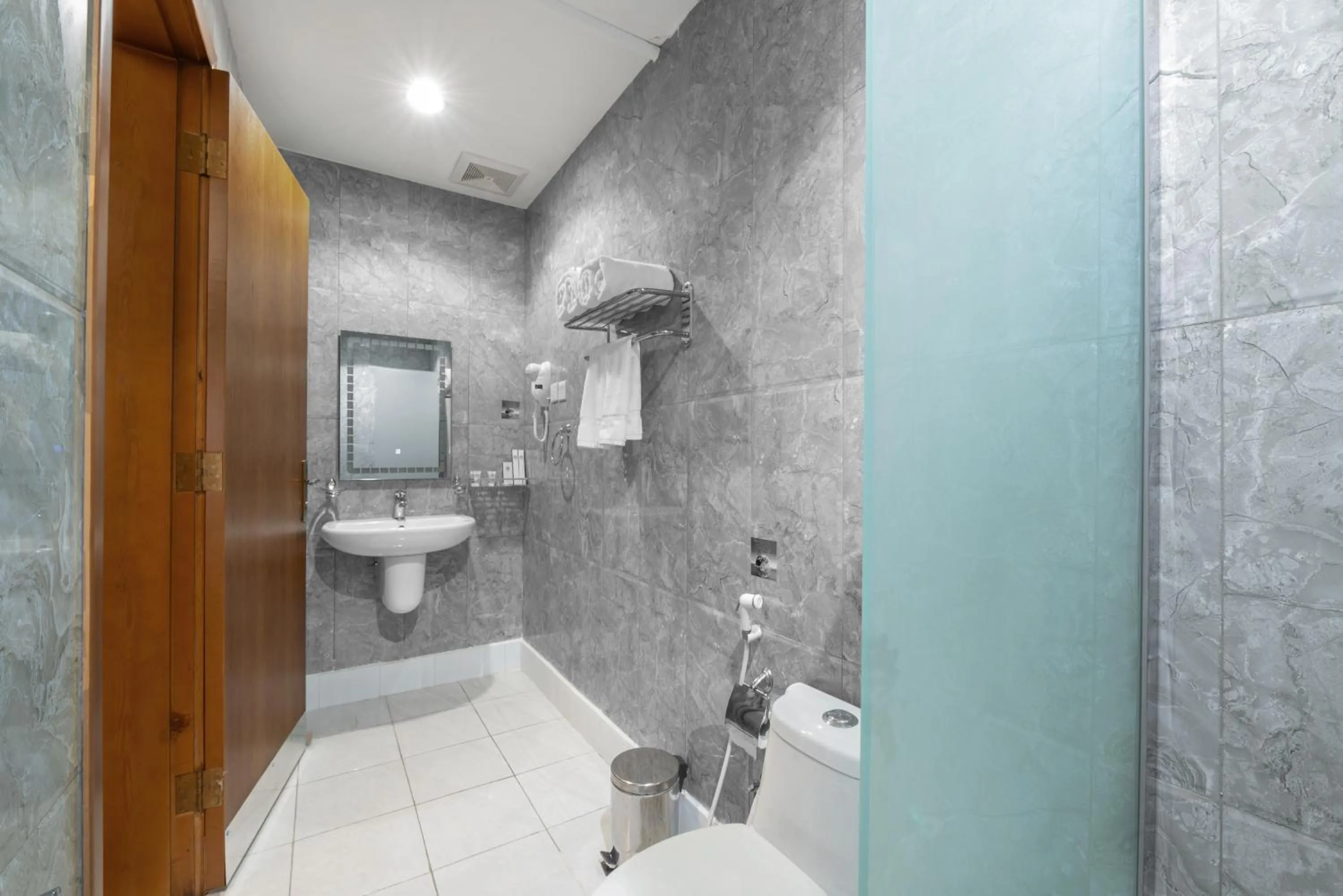 Shower in Rose Jeddah Hotel 2