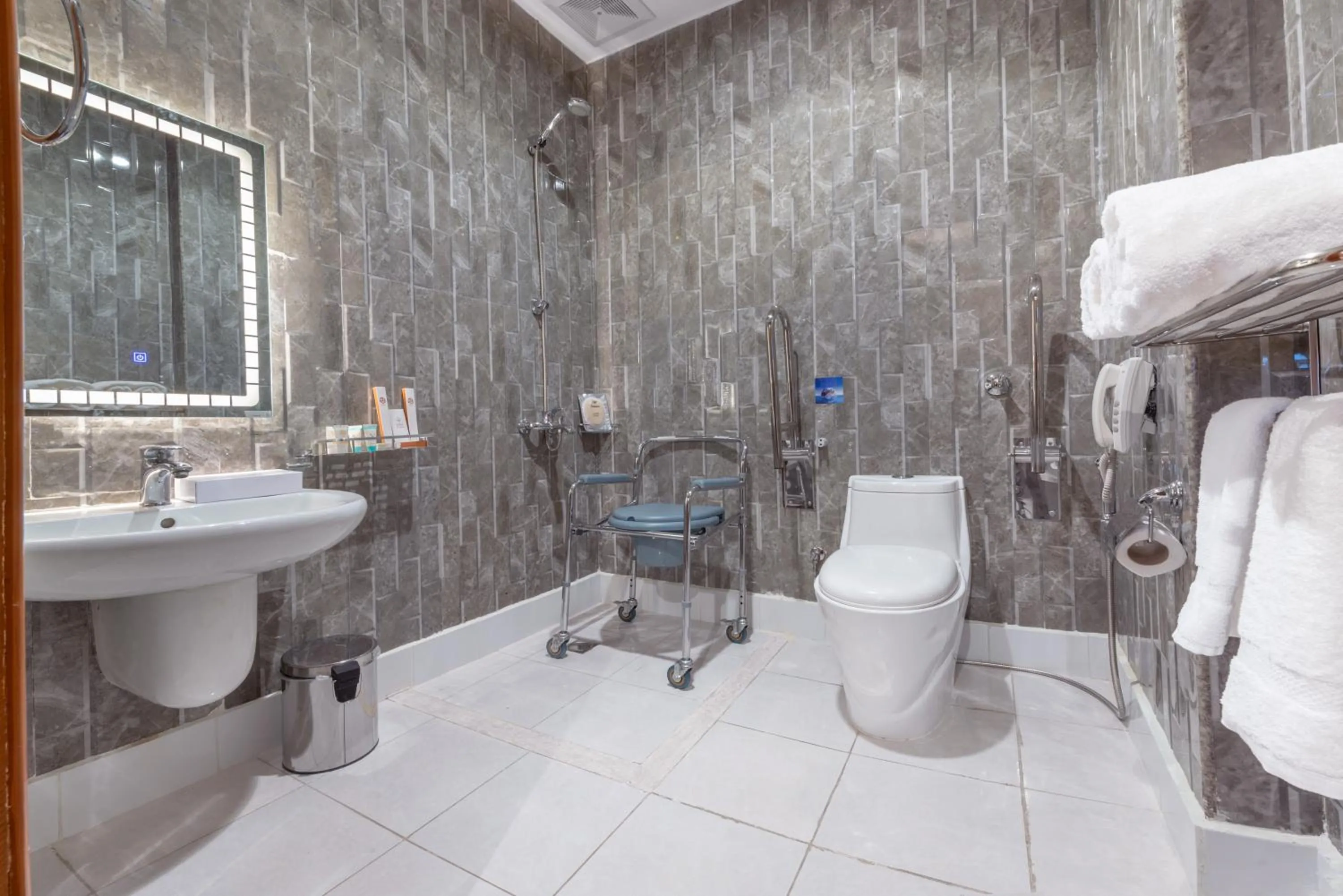 Shower in Rose Jeddah Hotel 2